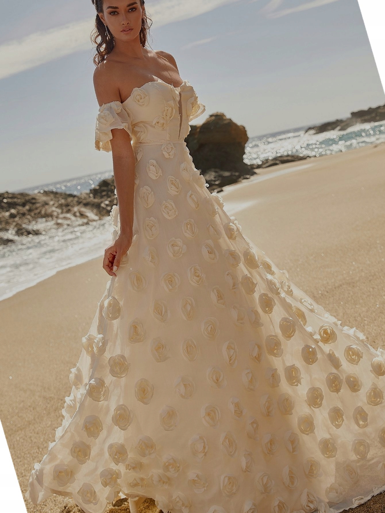 Šaty Faeriesty Maksi Rozšířená Zdobená 3D Růžemi Krémová XL 42