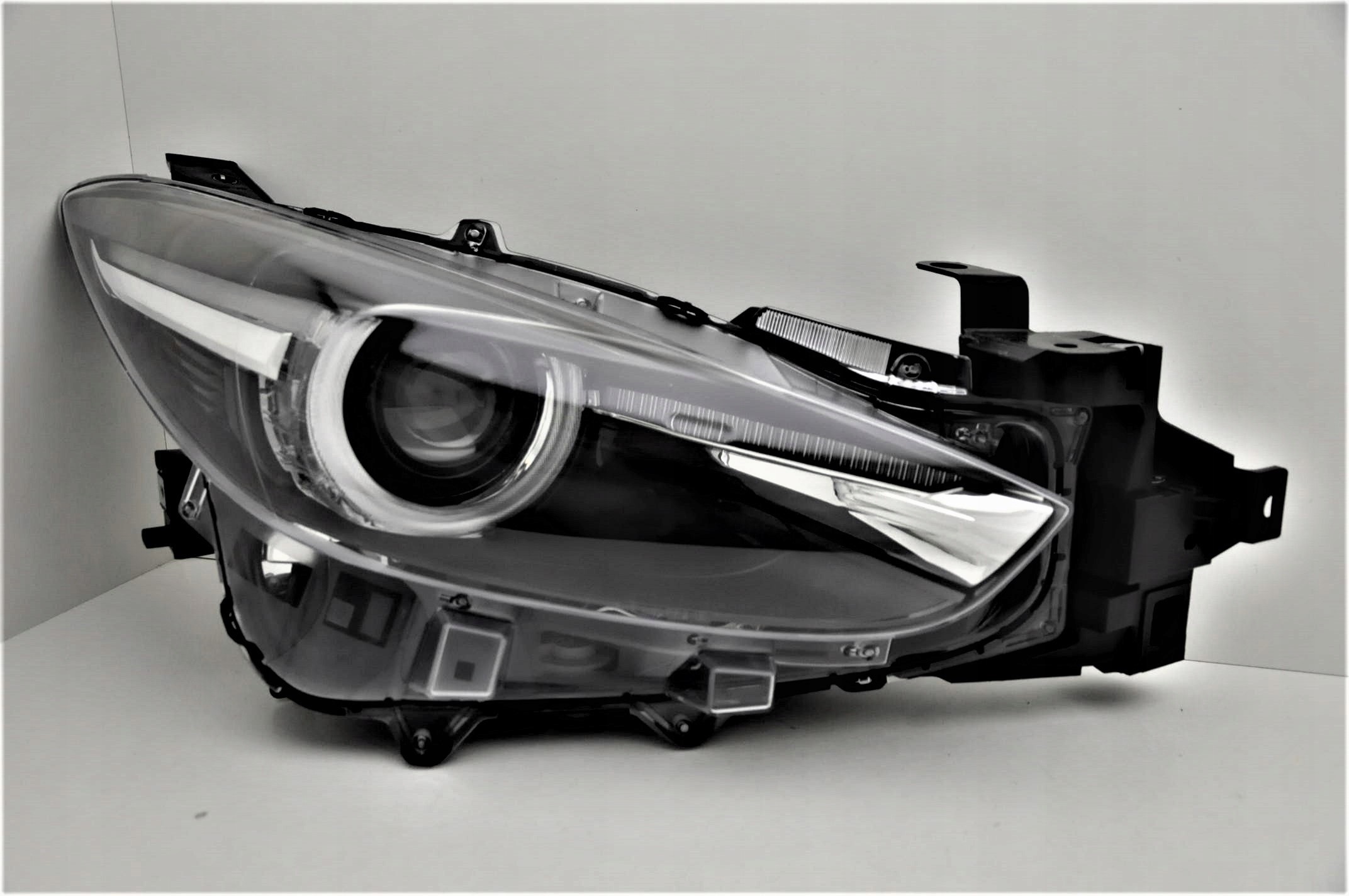 MAZDA 3 OD 2017- REFLEKTORY KPL NOWE FULL LED Strona zabudowy lewe + prawe