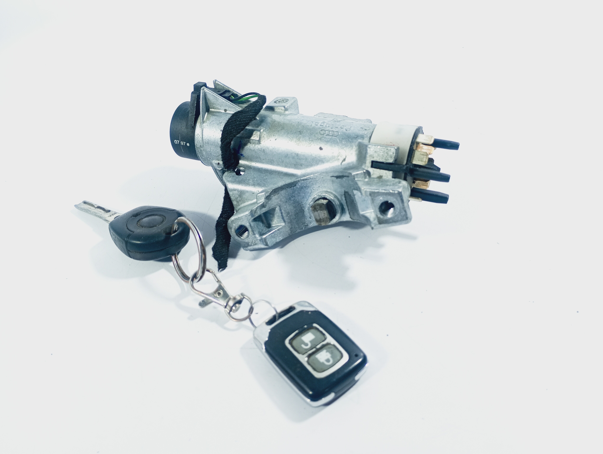 ignition z kluczykiem OE 4D0905851E VW PASSAT B5 96-00