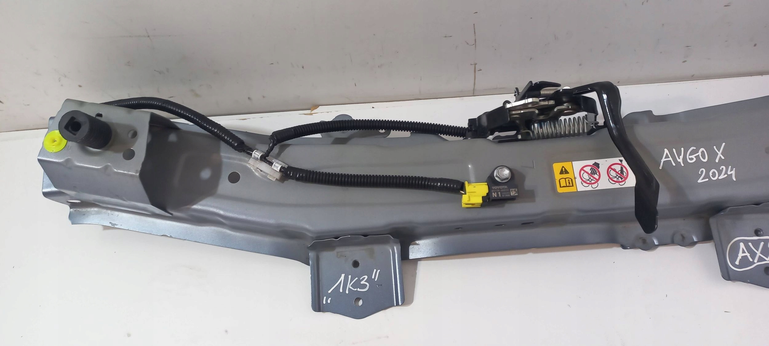Toyota Aygo X 2024 1K3 support panel for radiators pillar upper (AX21)