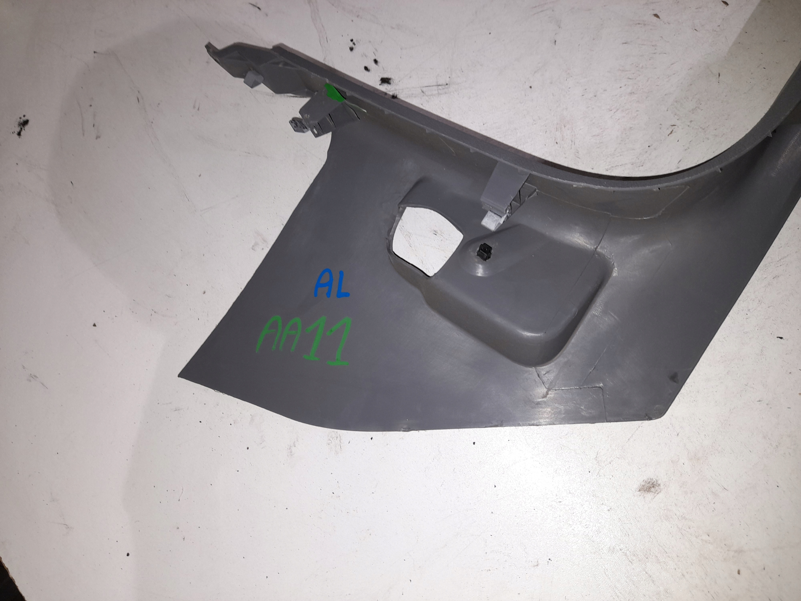 VW TOURAN II plastic cap 1T1863483C left