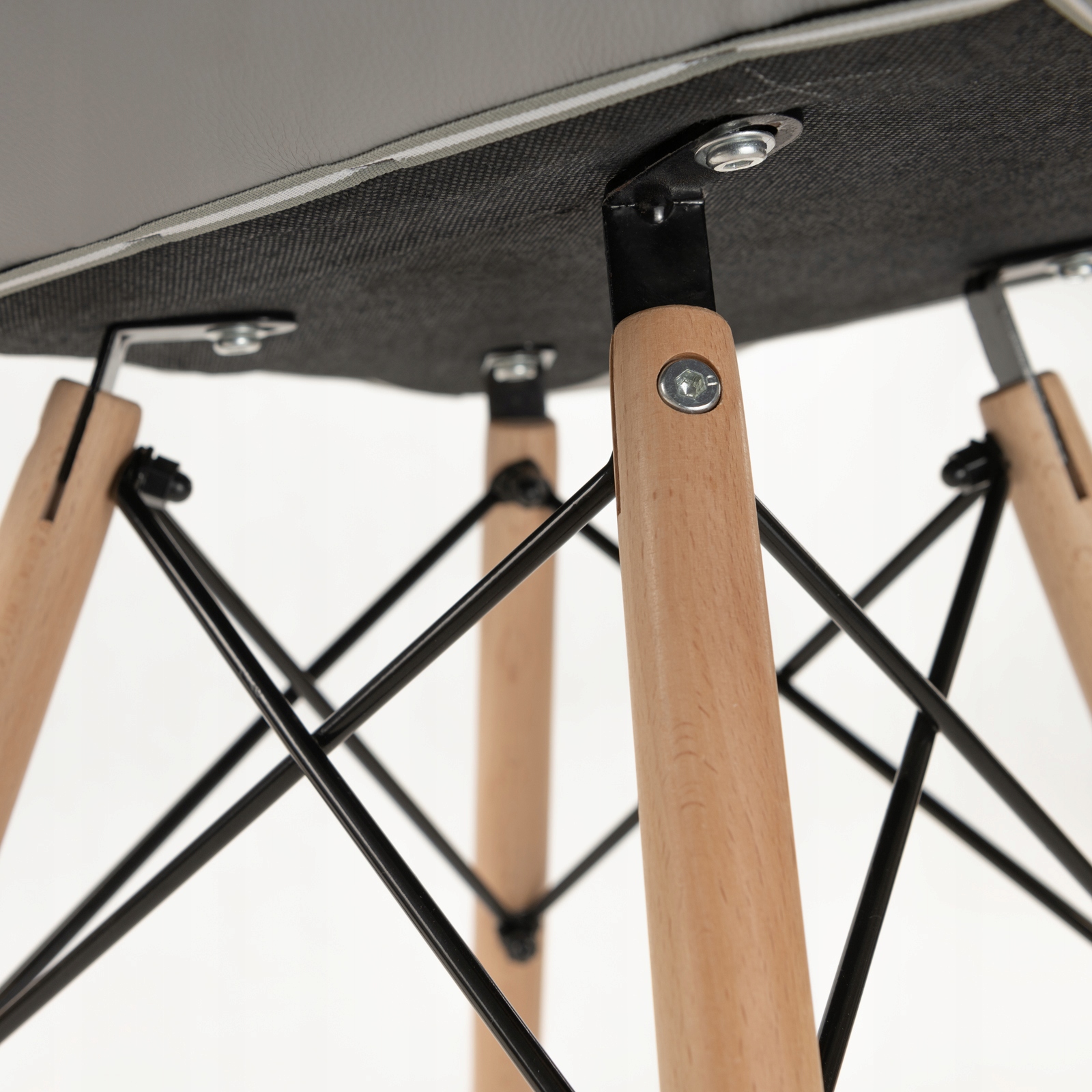 WELUROWE TAPICEROWANE BEŻOWE KRZESŁO SKANDYNAWSKIE DO SALONU JADALNI Wysokość mebla 72 cm