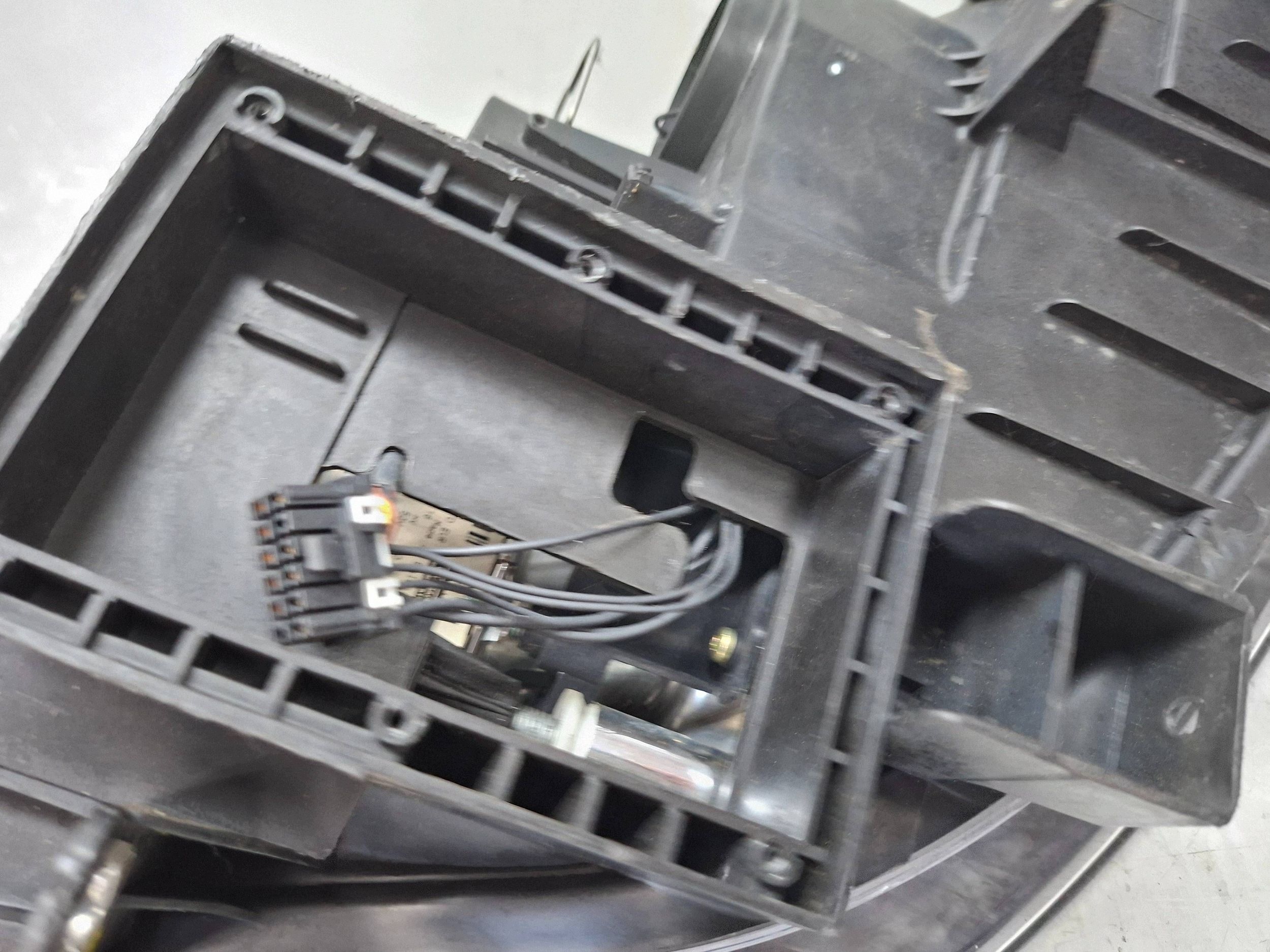 light front left XENON 8200073224F RENAULT MEGANE II 2003