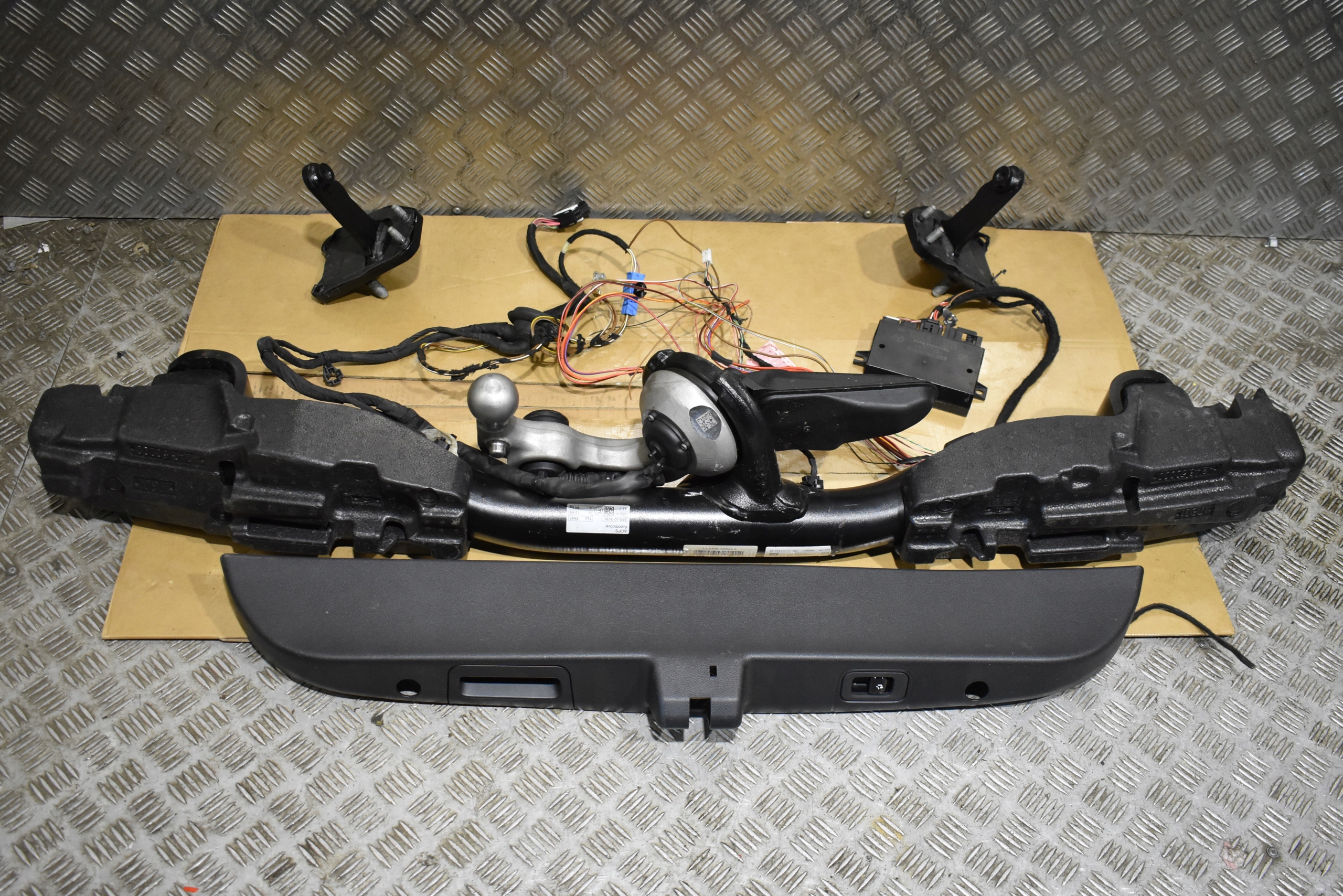 IDEALNY Gancio traino + modulo cablaggio MERCEDES W214 1