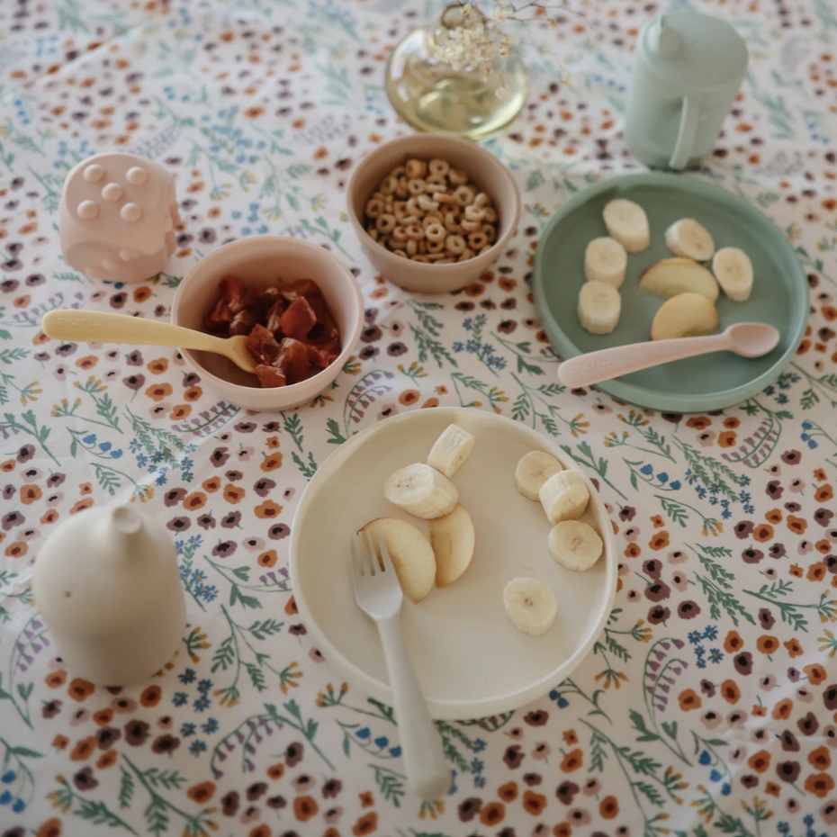 MUSHIE SILIKONOWY TALERZYK Z PRZYSSAWKĄ POWDER BLUE Kolor niebieski