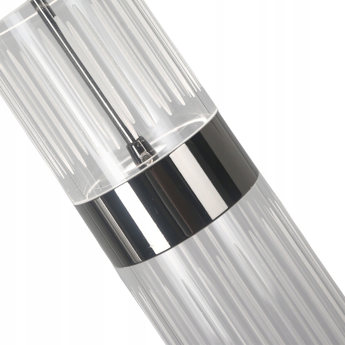 Chromová trubková lampa nad stolem rozptylující světlo Ambiente Led