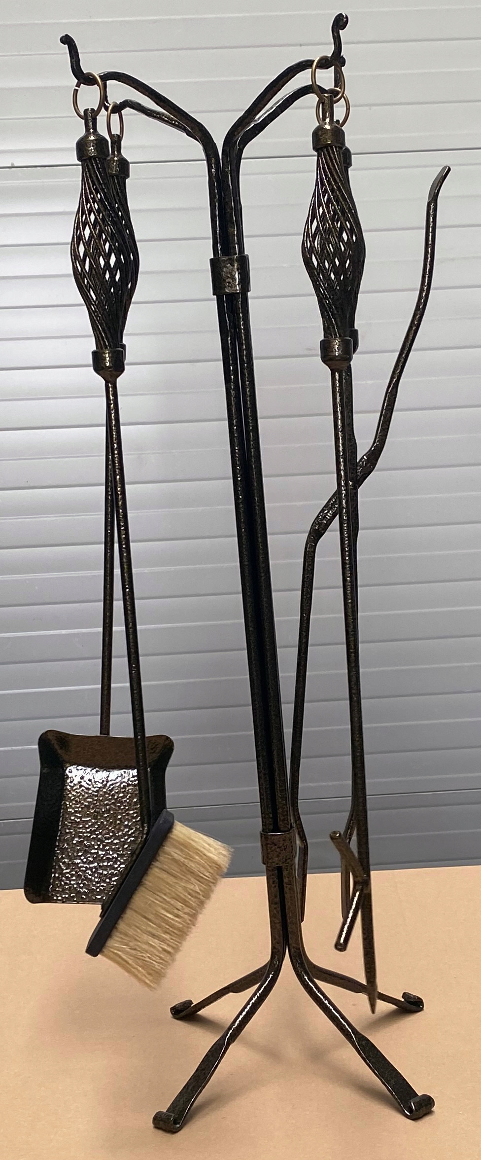 

Stylowy zestaw kominkowy przybory antyczne złoto