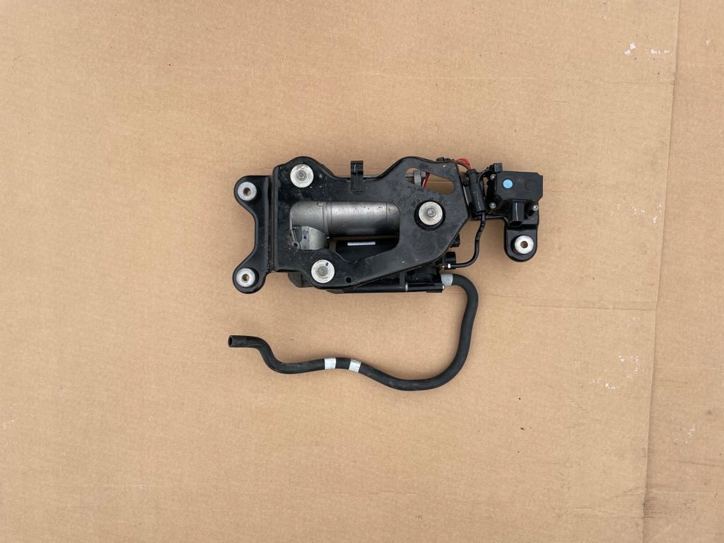 BMW 5 F11 F01 6789450 компрессор подвески