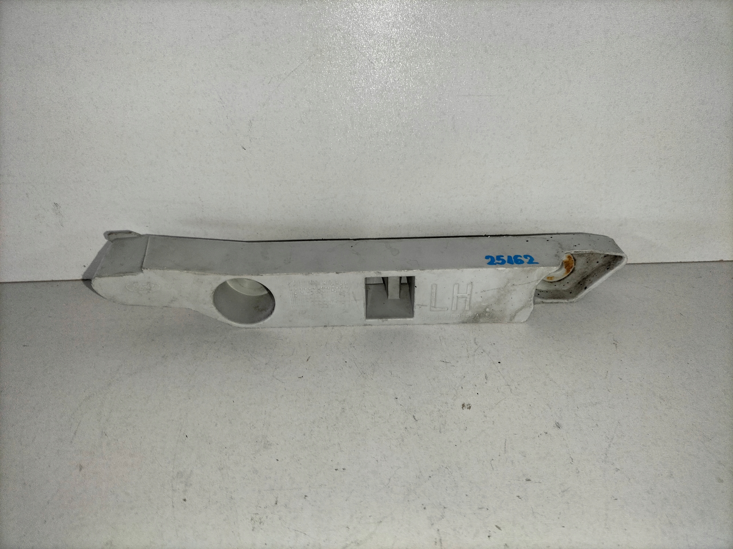 bumper bracket front left FORD FOCUS MK2 LIFT 08