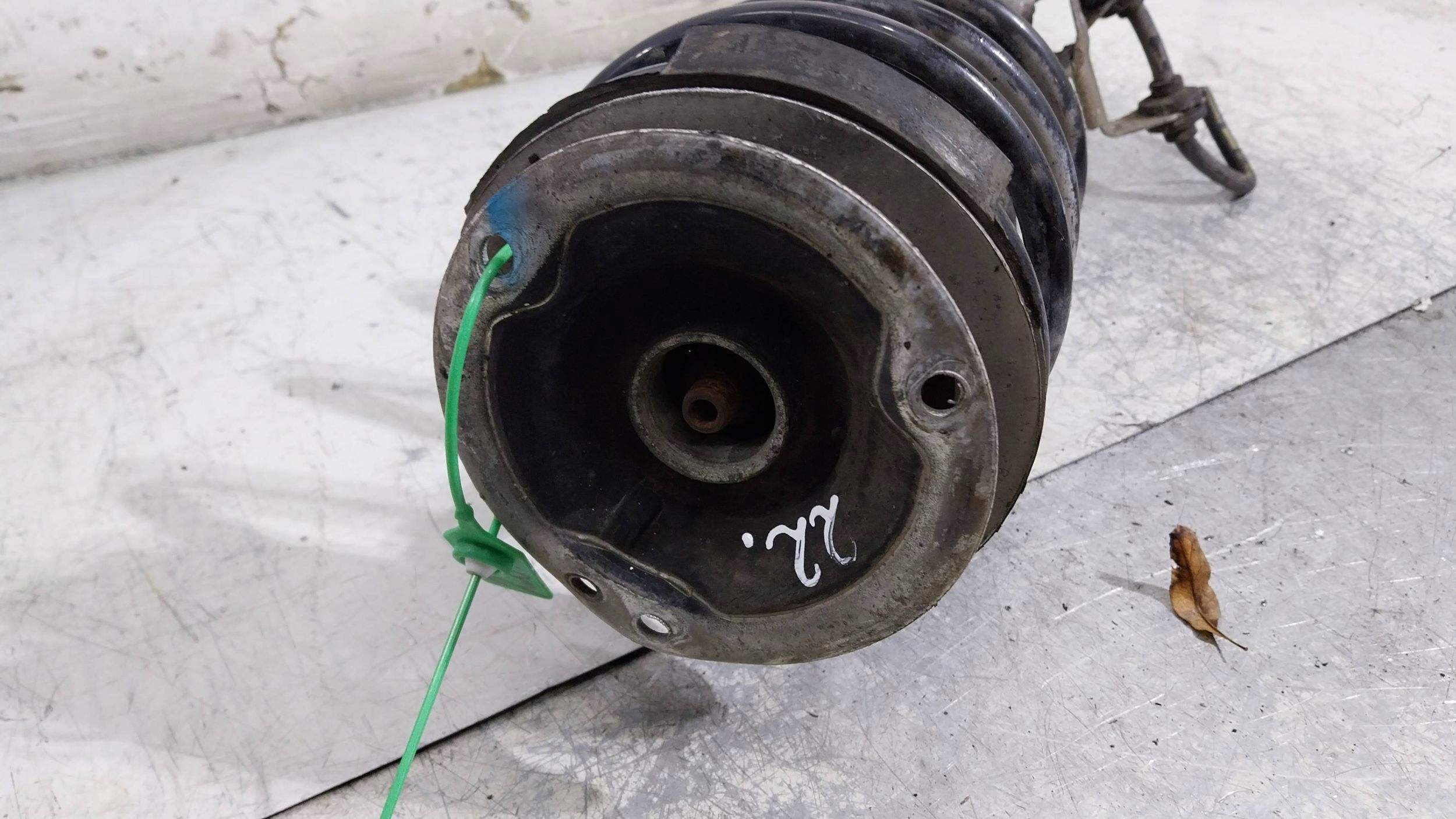 tlumič levý předek 6786013 BMW 3 E90 E91 E92
