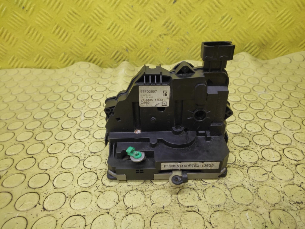 FIAT GRANDE PUNTO lock door left front 55702897