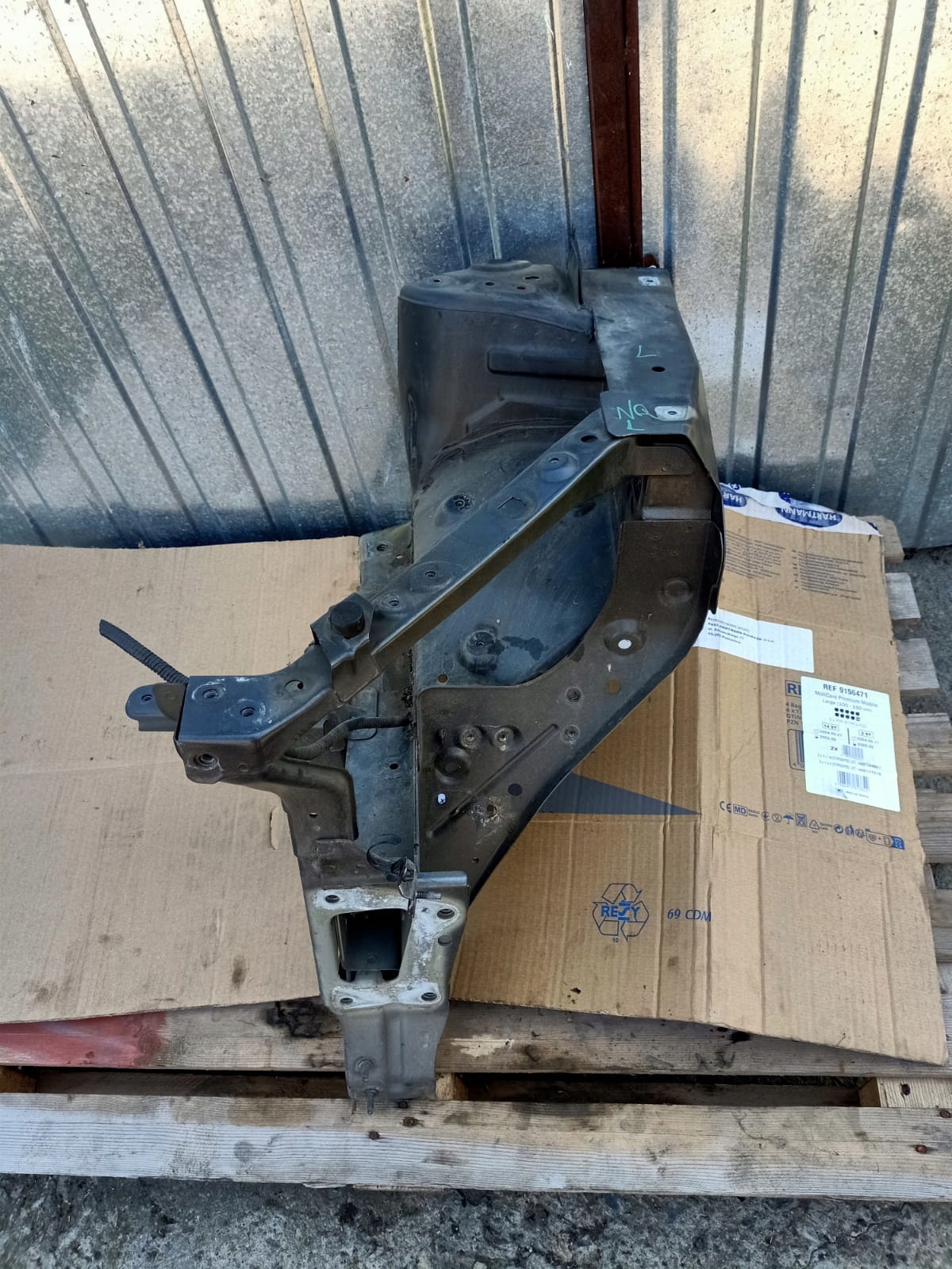 Nissan QASHQAI J11 13r- ЧЕТВЕРТИНА ЛОНЖЕРОН ЛІВИЙ ПЕРЕД