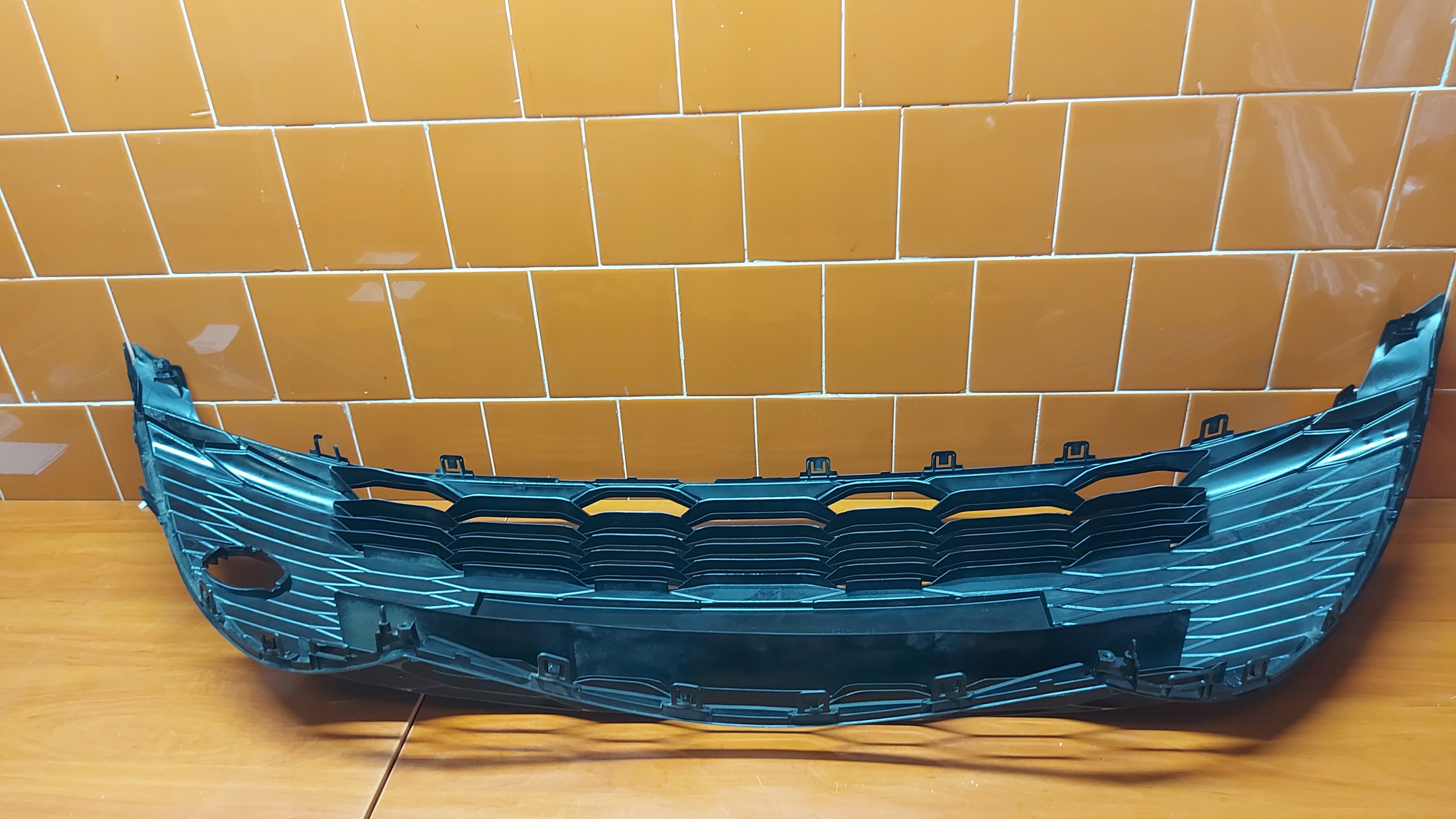 grid of a bumper central front front TOYOTA YARIS III 17- LIFT