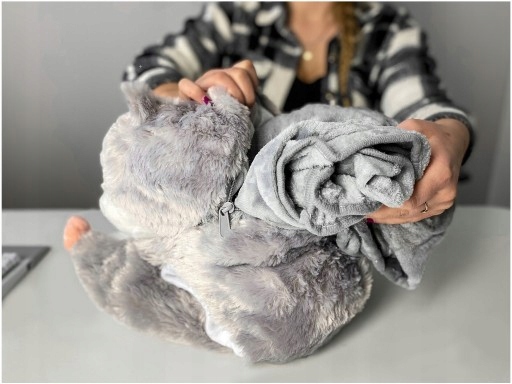 PRZYTULANKA PLUSZAK PODUSZKA KOC CHOMIK Kolor dominujący odcienie niebieskiego