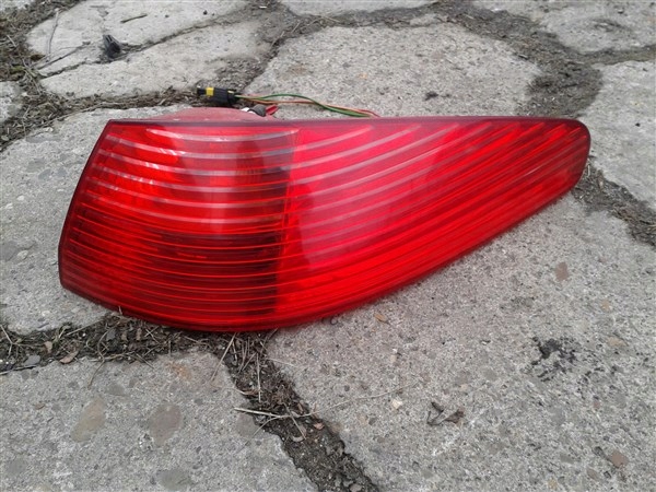 LAMPA PRAWA TYLNA PEUGEOT 607 LIFT EUROPA