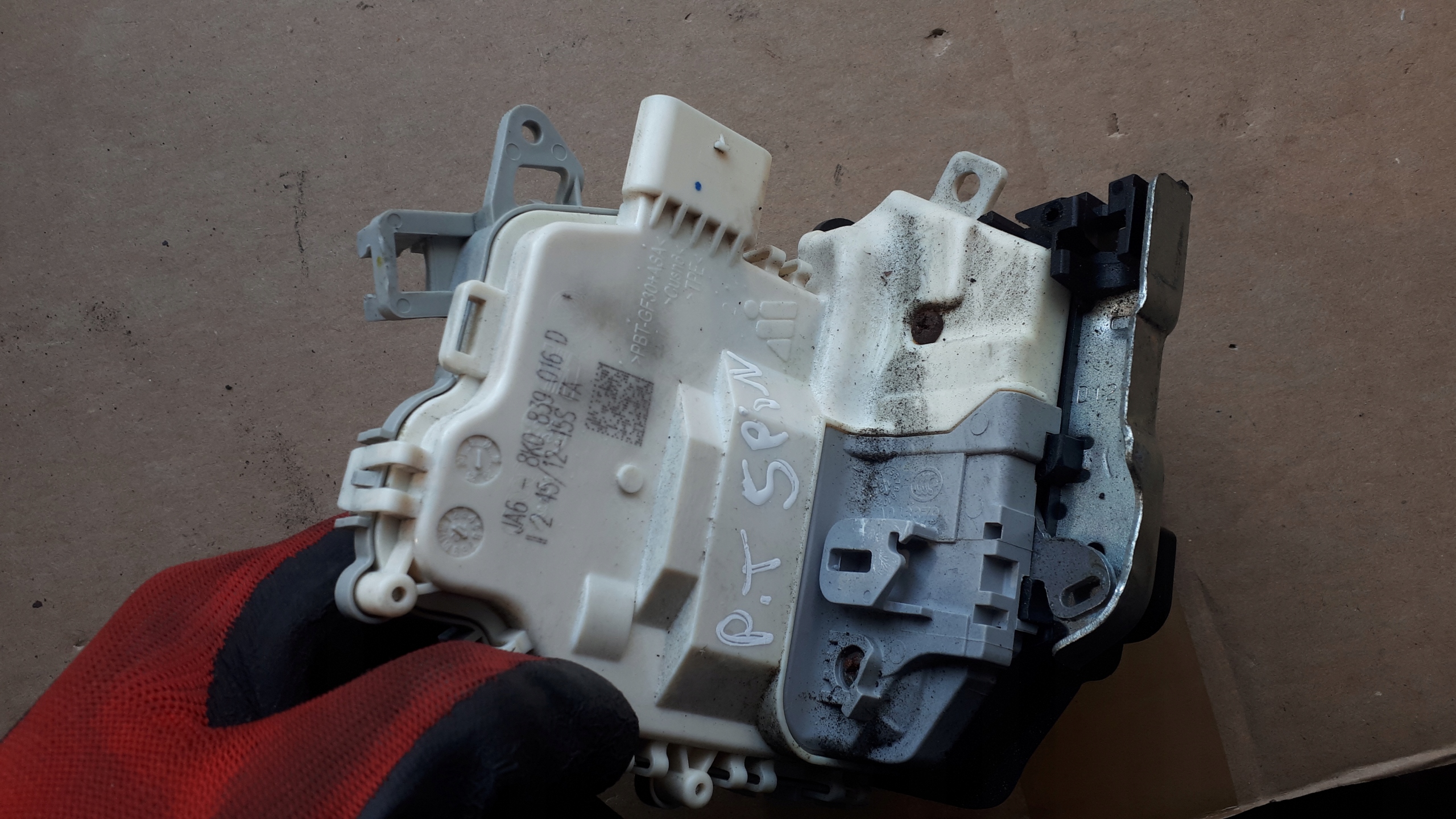S4 B8 A4 lock door right rear part 8K0839016D 5PIN