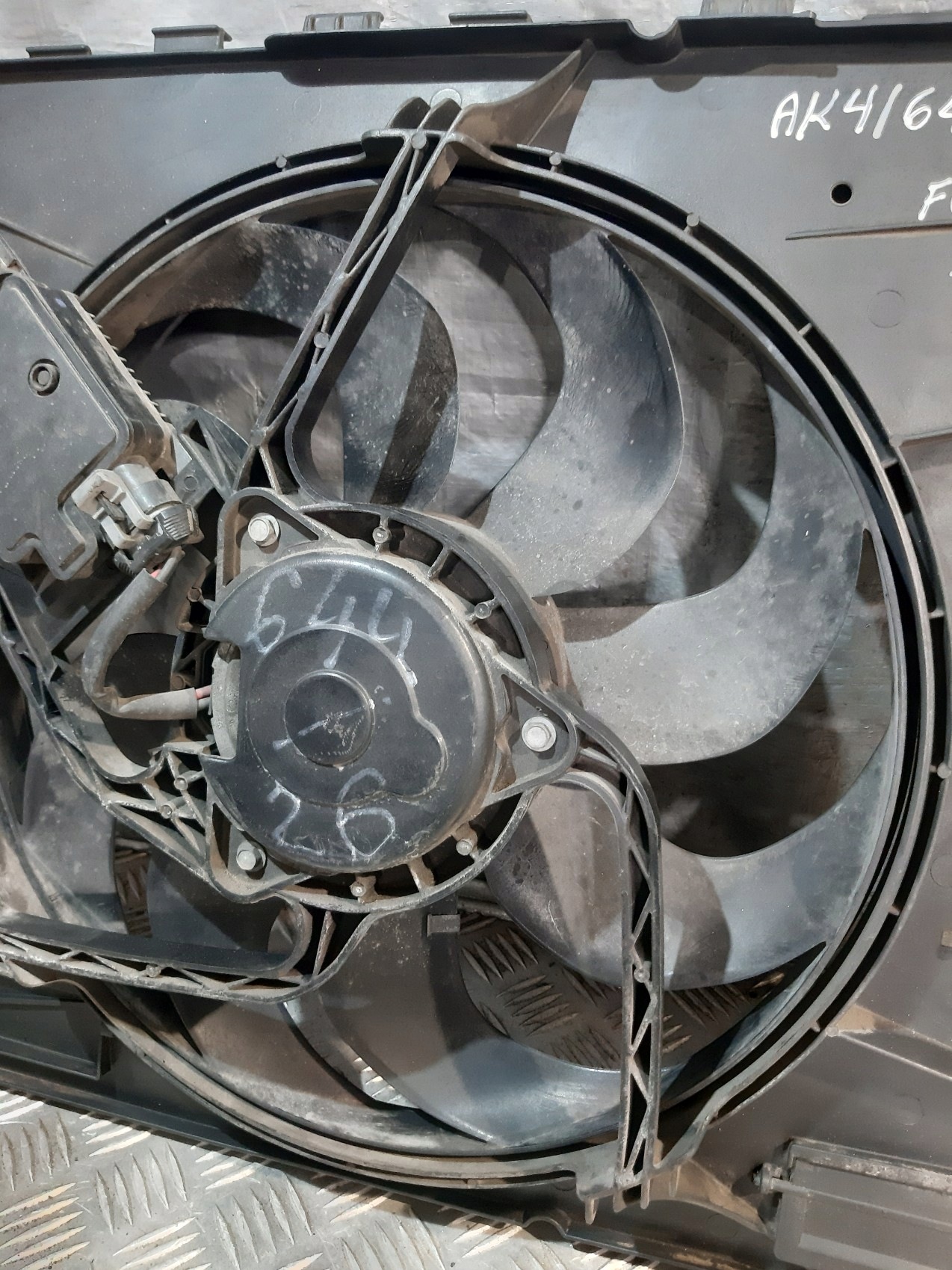 ventilátor chladiče Ford Mondeo MK4 2.0B 6G91-8C607-PE