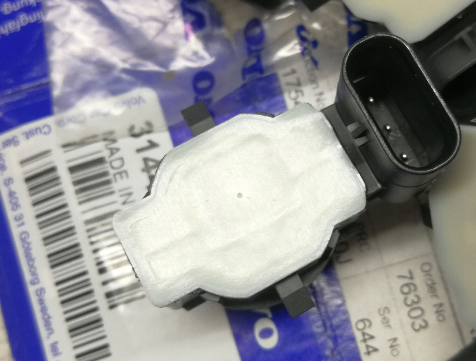 CZUJNIK parkowania PDC TYŁ VOLVO 32209357 2019+ Producent części Bosch