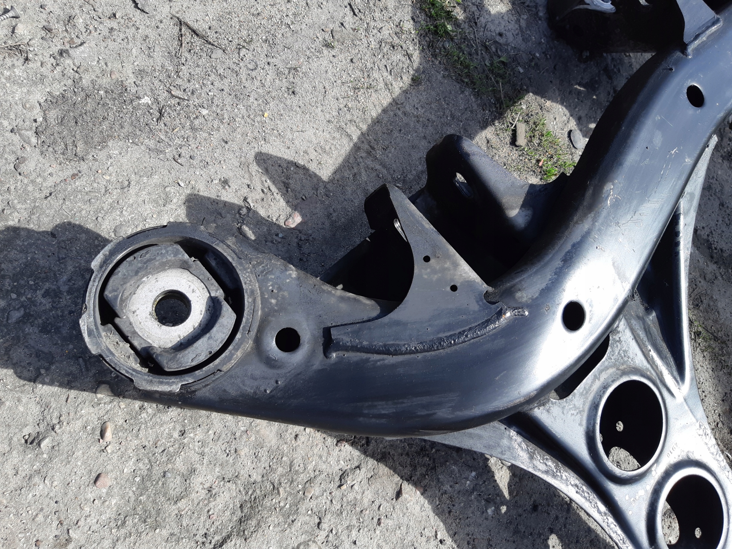 AUDI Q7 4L axle beam subframe sususpension front 7L0400025