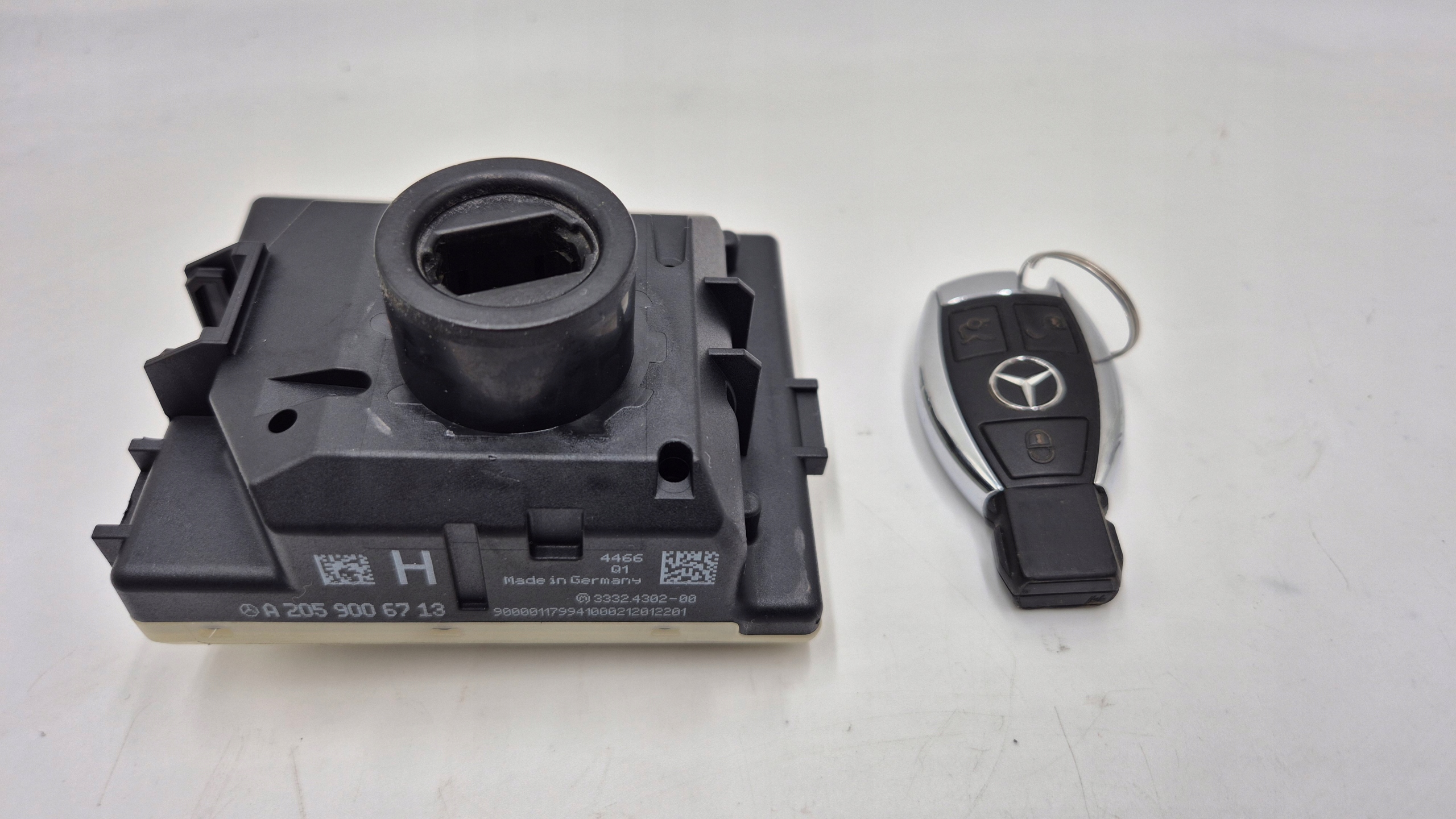 ignition key KOMPLET 2059006713 MERCEDES W205