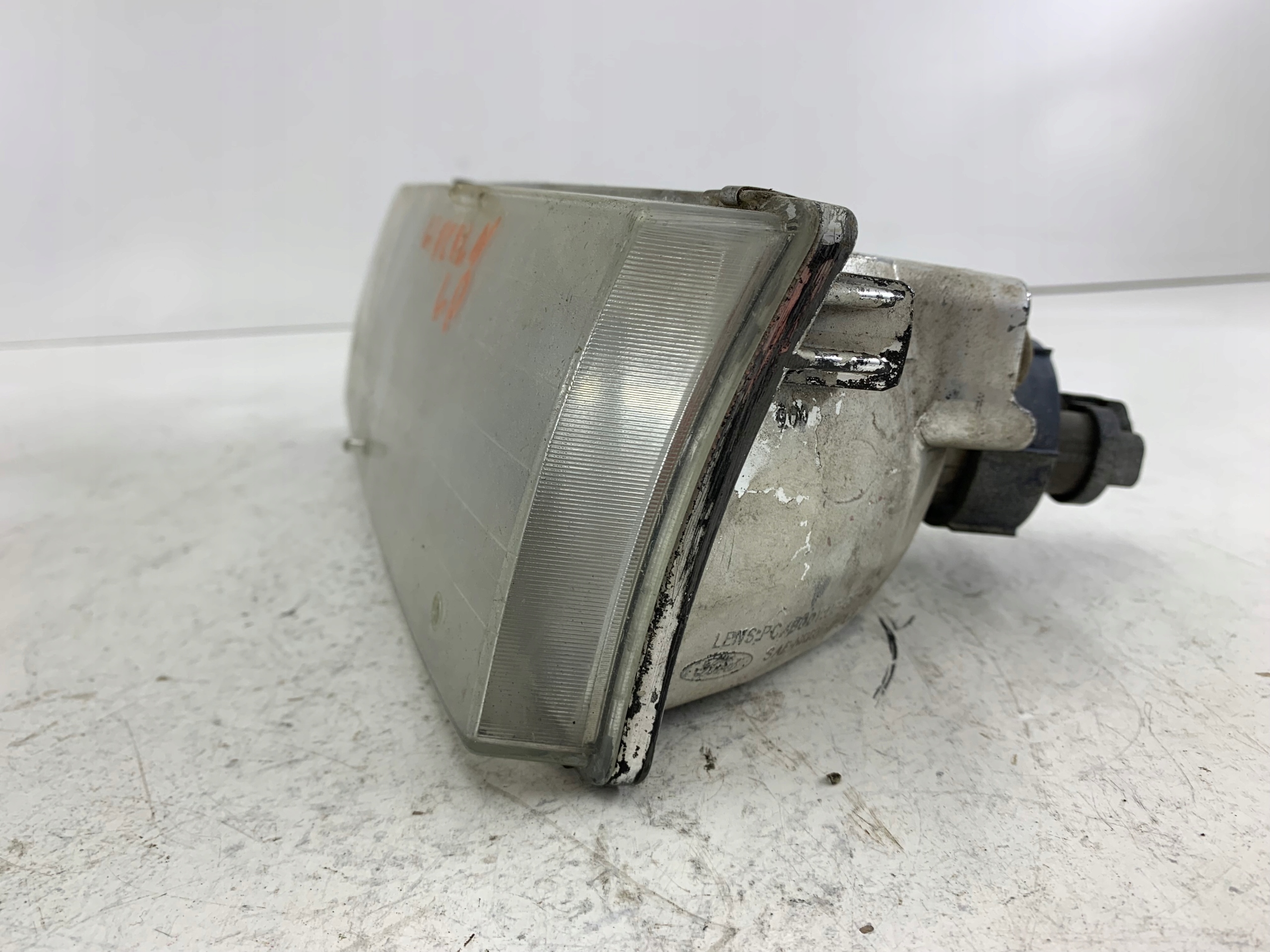 FORD LINCOLN TOWNCAR light left front