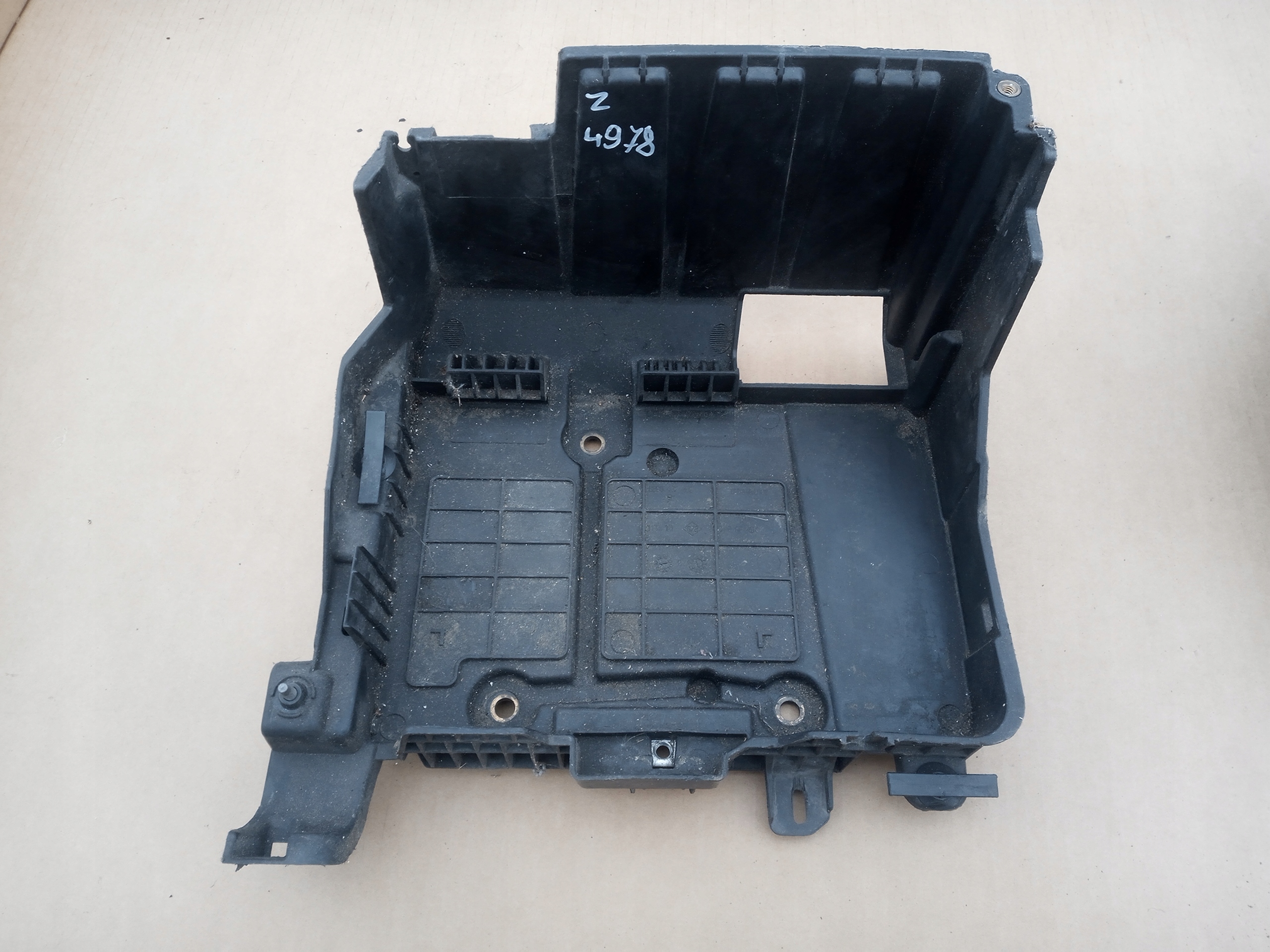 ОСНОВАНИЕ АККУМУЛЯТОРА RENAULT LAGUNA 3 8200407409