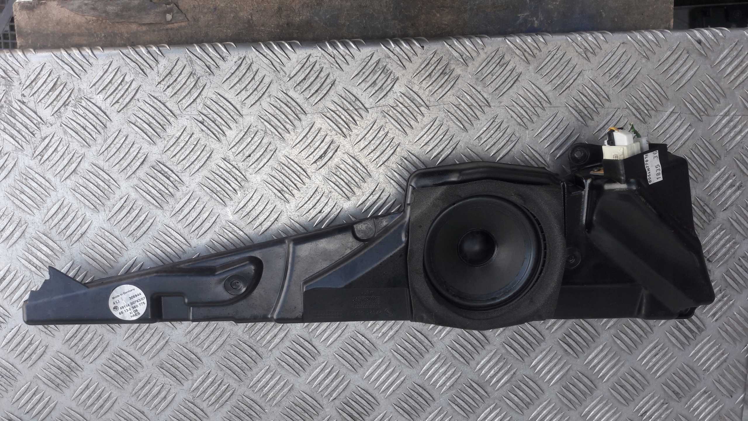 BMW E39 speaker door left or right front subwoofer