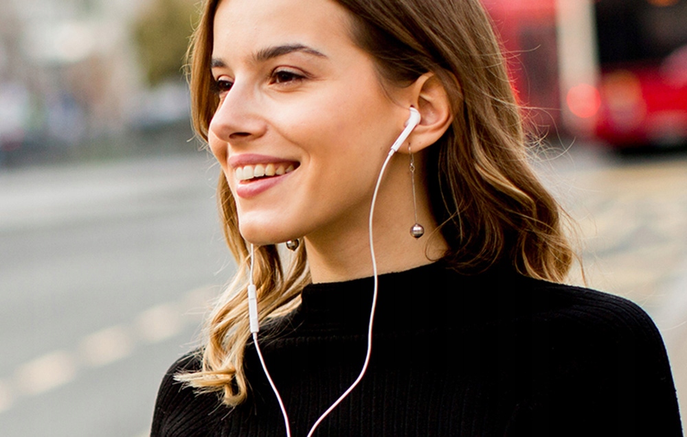 EDIFIER P180 SŁUCHAWKI DOUSZNE PRZEWODOWE USB-C HI-RES AUDIO Z MIKROFONEM Regulacja głośności tak