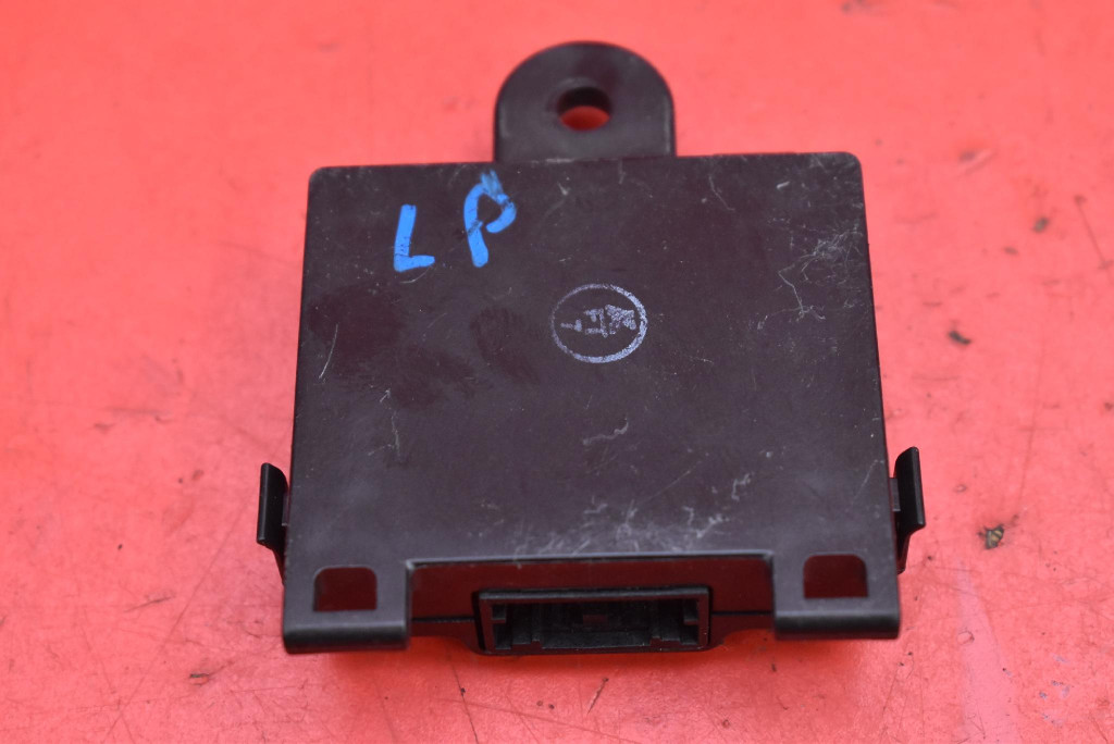 control unit module handles left front 1069651-00-D TESLA S LIFT AWD 16-21