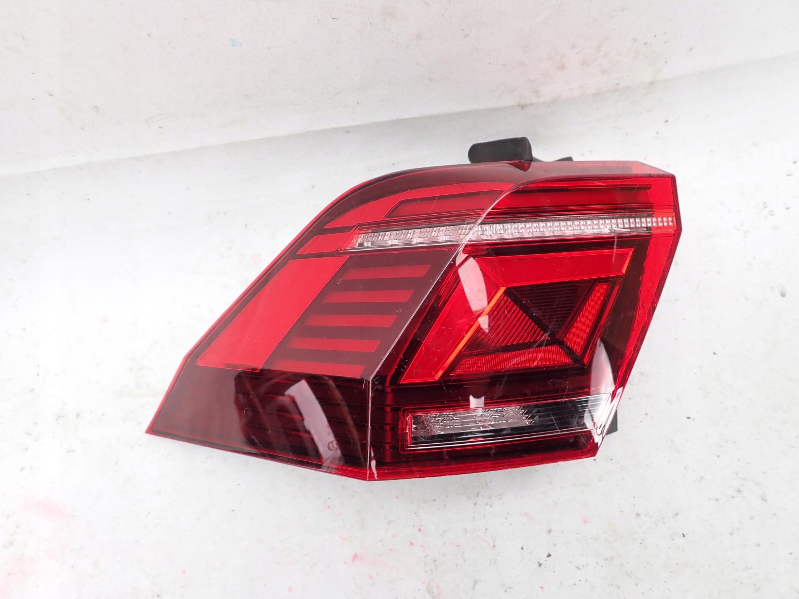 VW TIGUAN II 5NA LIFT 20- light left rear part rear
