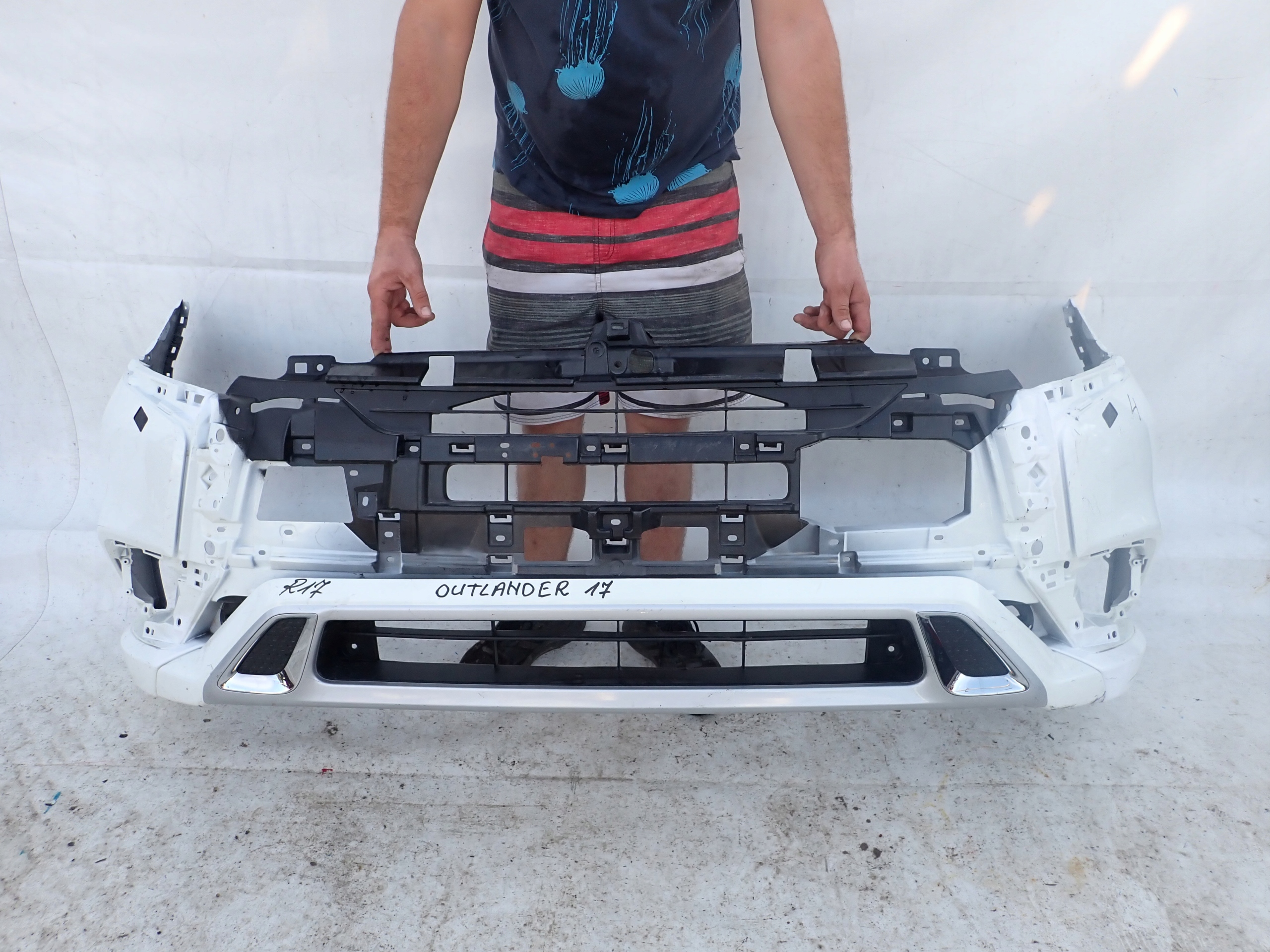 MITSUBISHI OUTLANDER III LIFT 18- ZDERZAK PRZÓD SPR