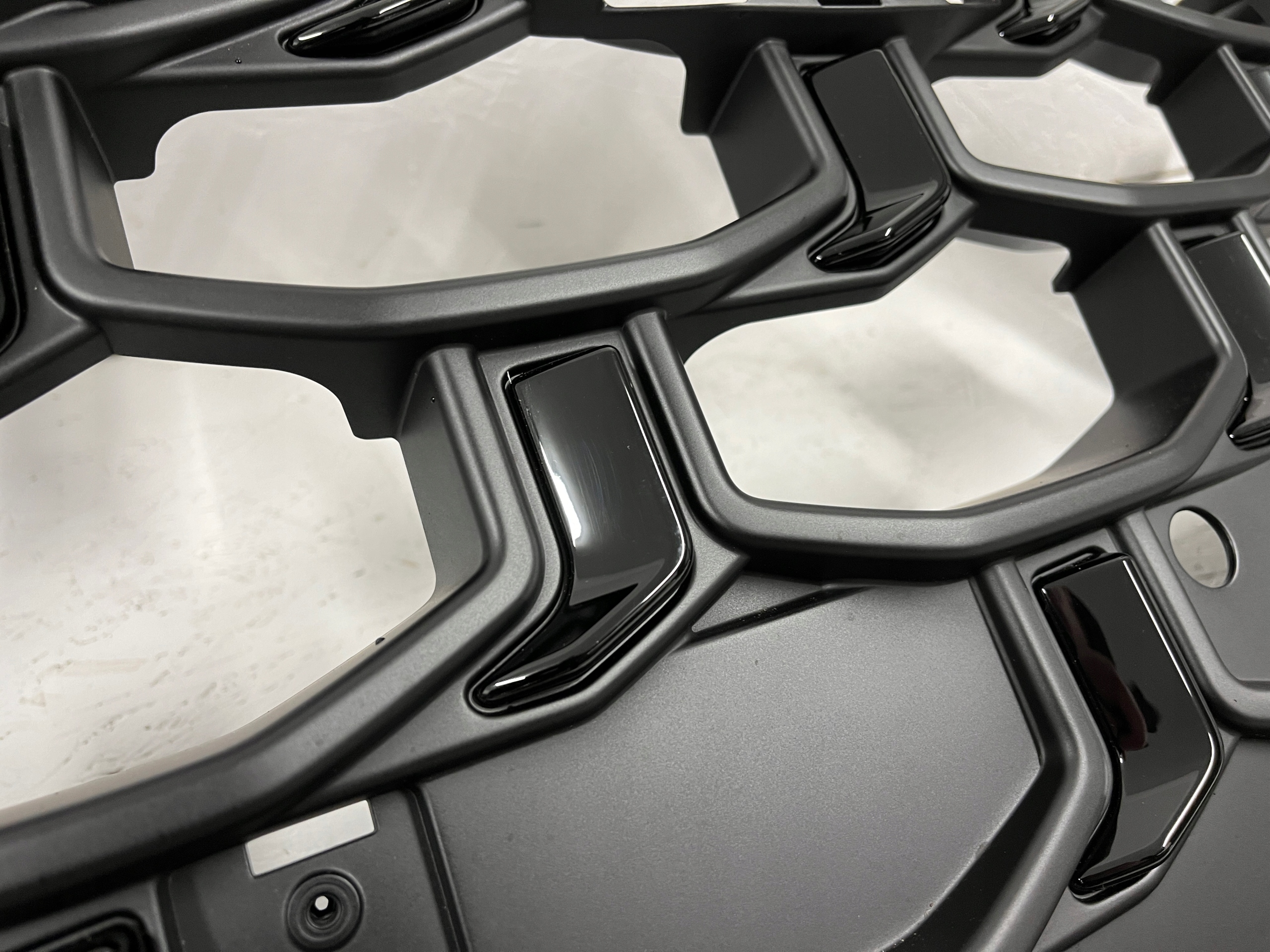 AUDI SQ8 GRILL ATRAPA ORYGINAŁ MASKOWNICA 4M8853651BS Wersja Europejska