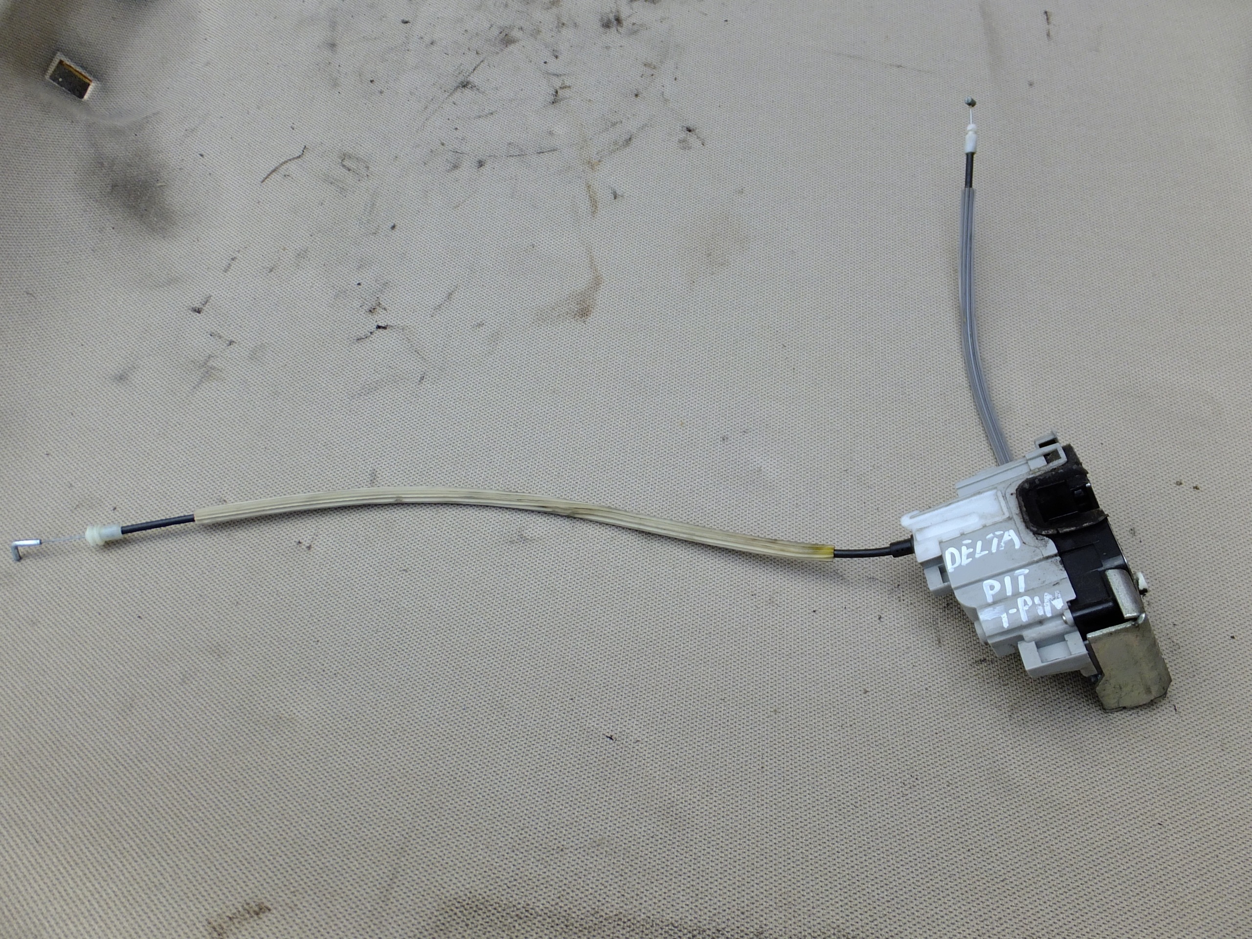 lock right rear part 4 PIN lancia delta III 2012r