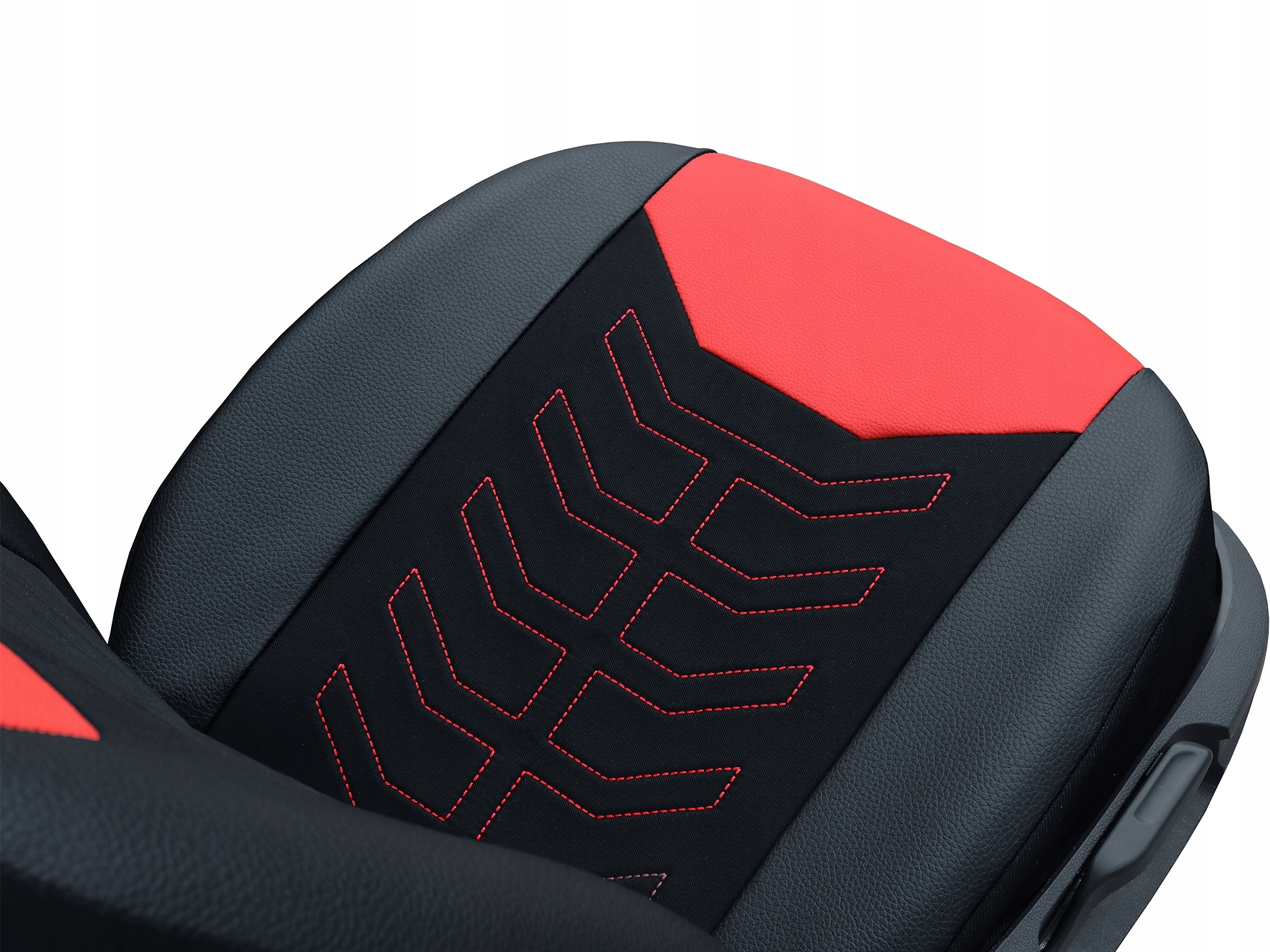 GRUBE POKROWCE Z HAFTEM NA FOTELE SAMOCHODOWE do Nissan Micra III (K12) Cechy dodatkowe gotowe otwory pod zagłówki szwy/otwory na poduszki powietrzne