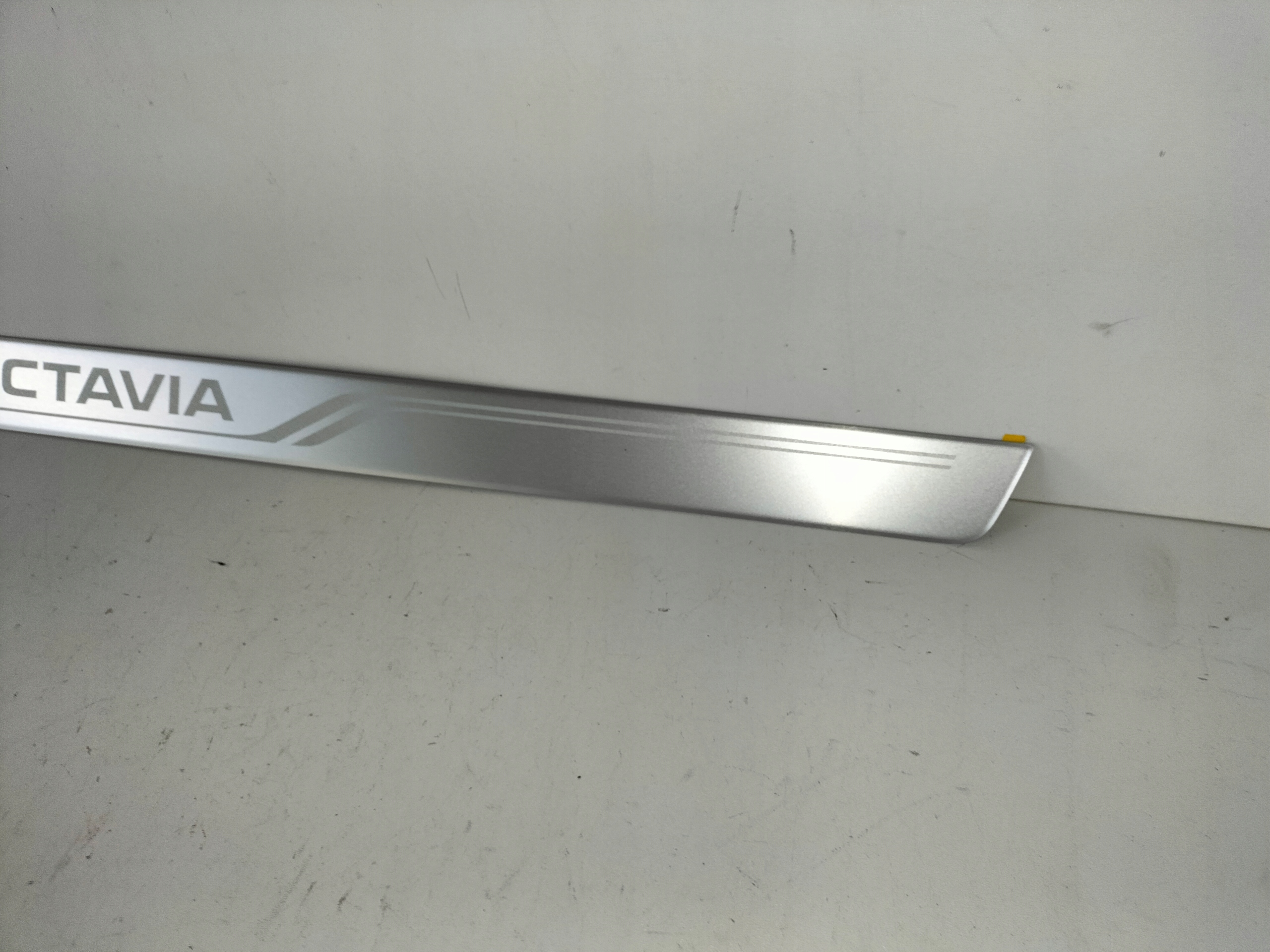 moulding cap threshold right SKODA OCTAVIA III 13