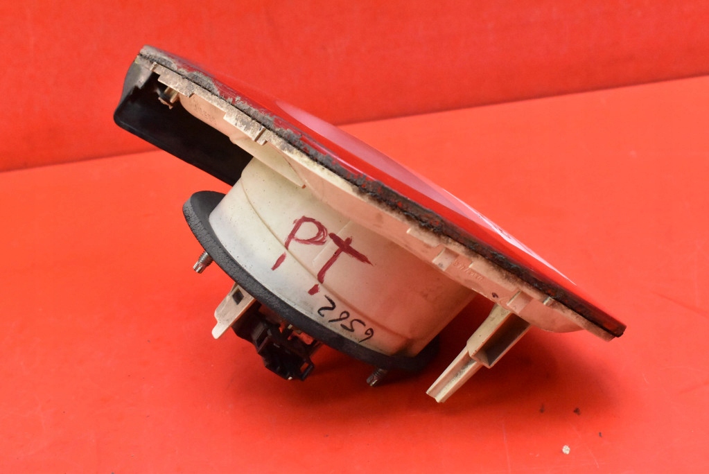 фонарь правый 1K4945094 vw JETTA 5 V седан 05-11