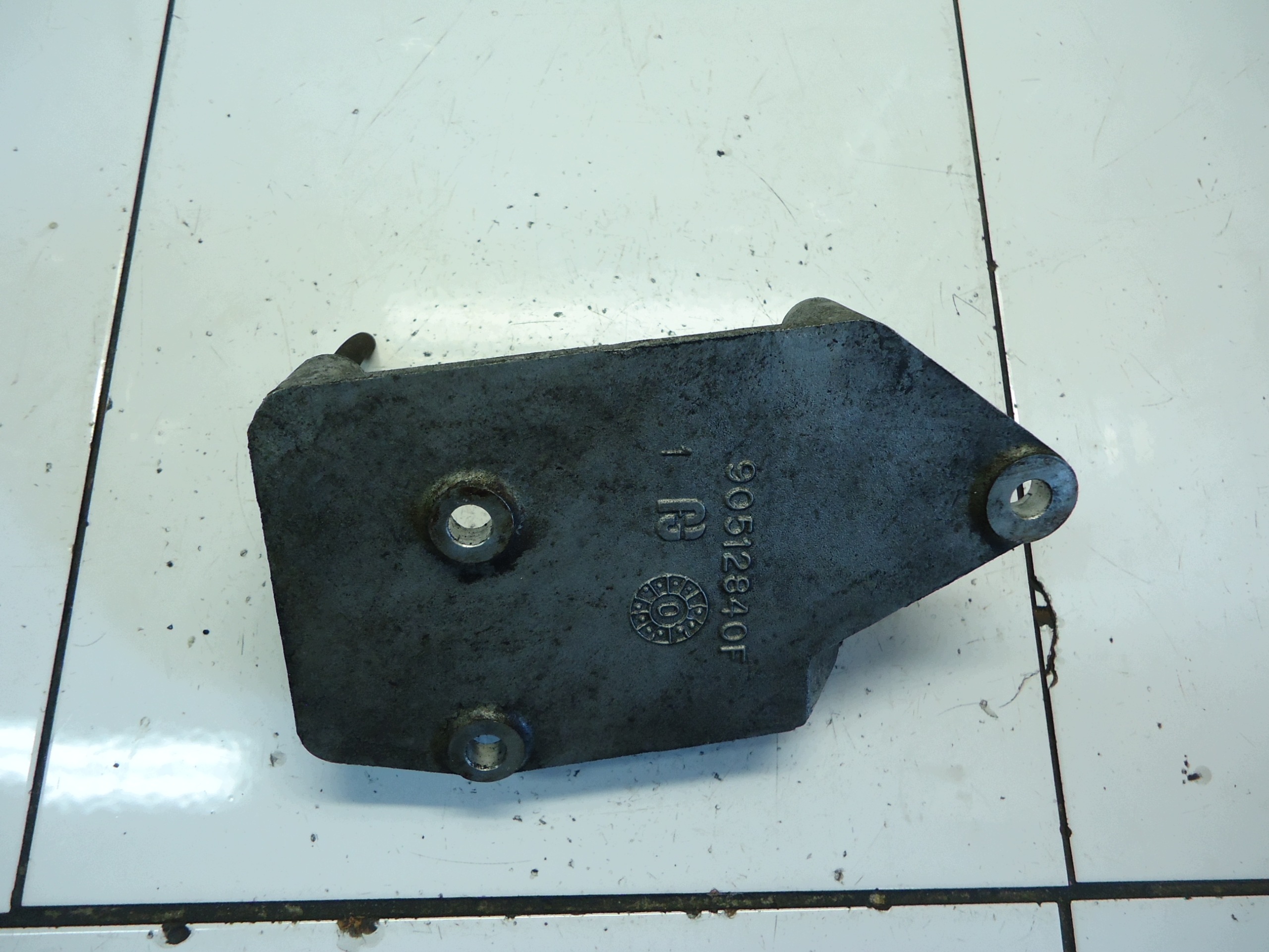 JEEP GRAND CHEROKEE WJ 3.1 TD engine mount 90512840F