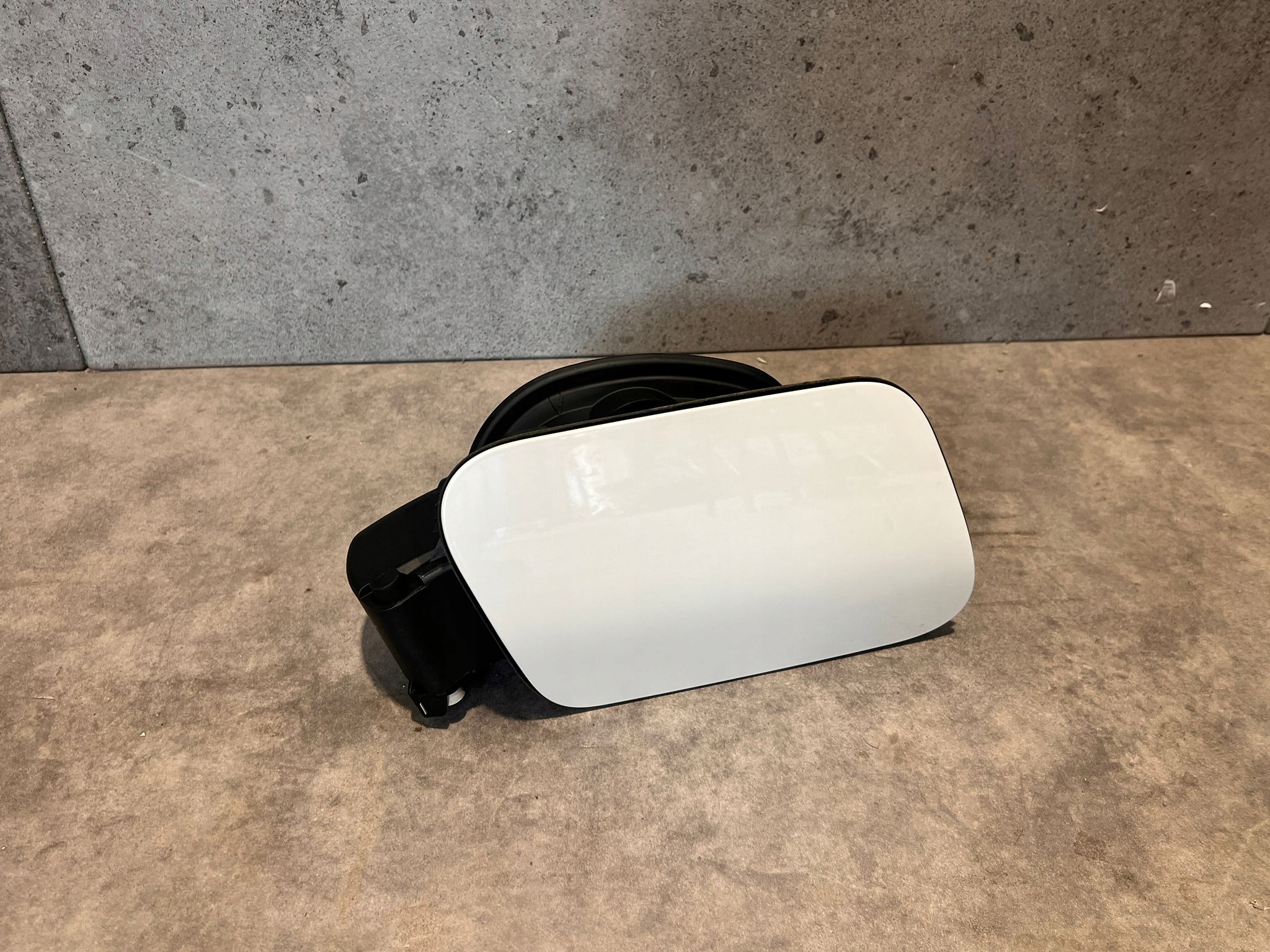 KLAPKA WLEWU PALIWA BMW X6 G06 LCI 5KM KOLOR A96 KOMPLET