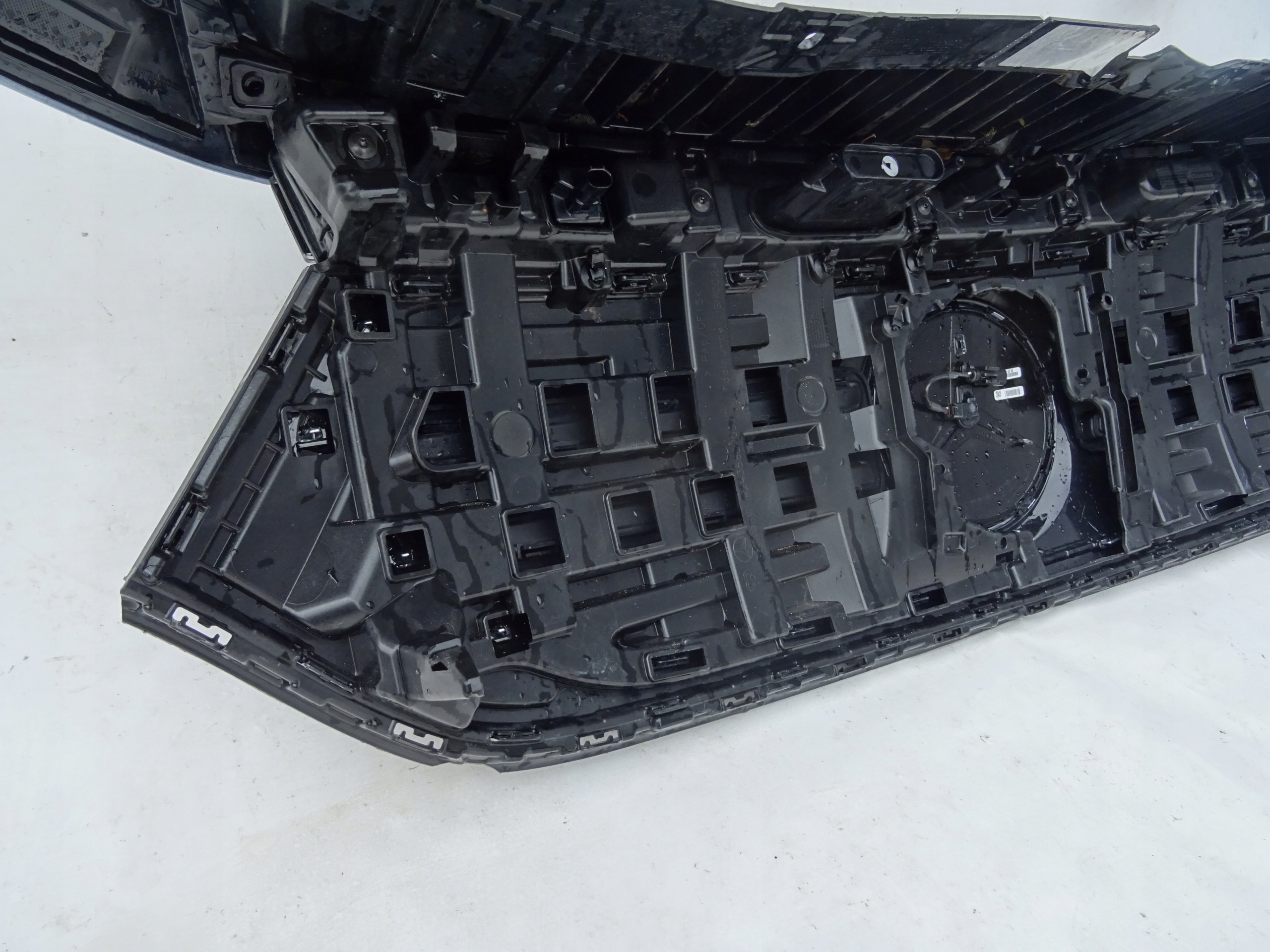 GRILL ATRAPA CHŁODNICY MERCEDES X234 EQB ELEKTRYK Strona zabudowy przód