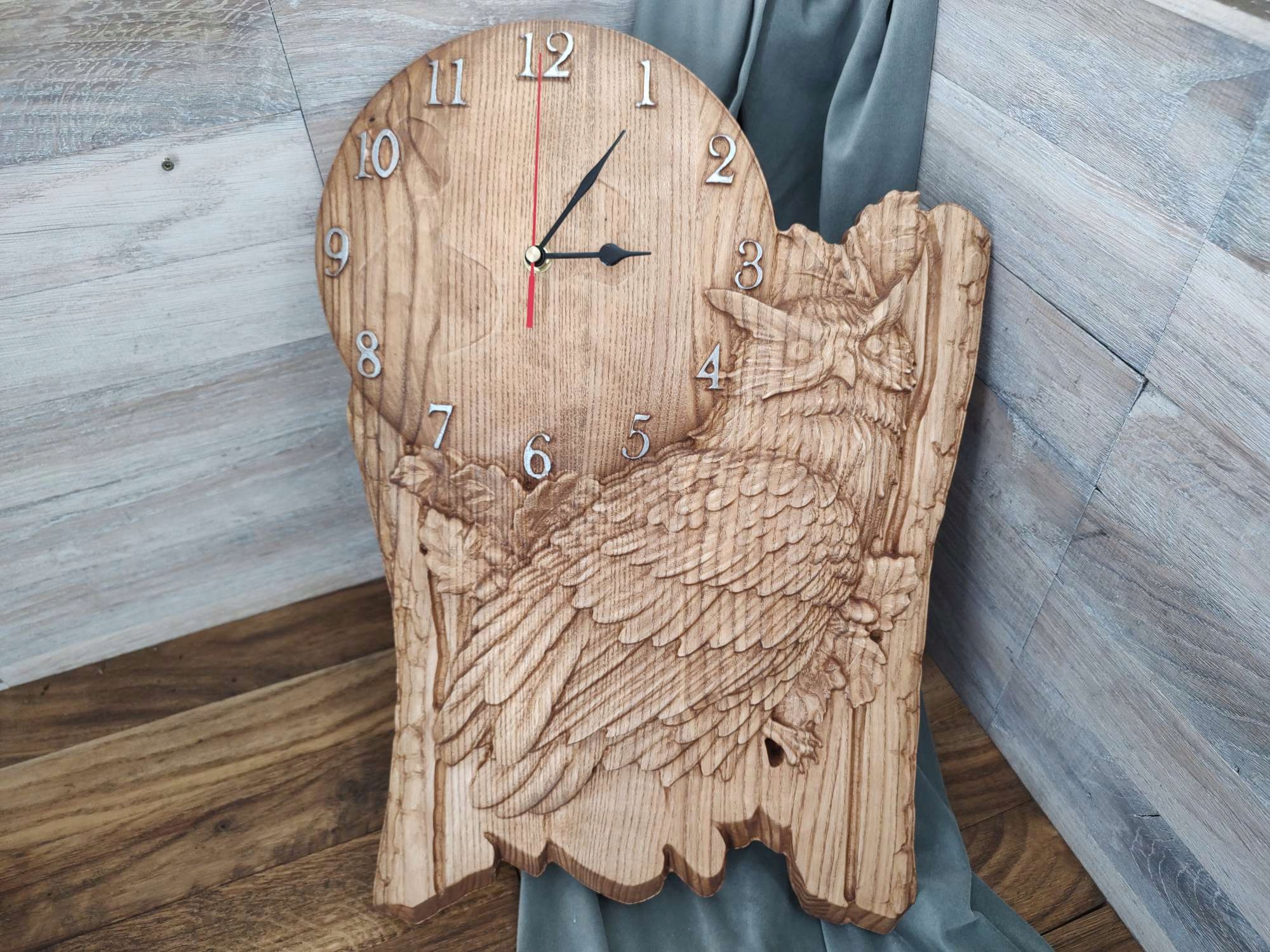 Hodiny ve dřevě sova na pozadí měsíce lovecký motiv příroda 50cm