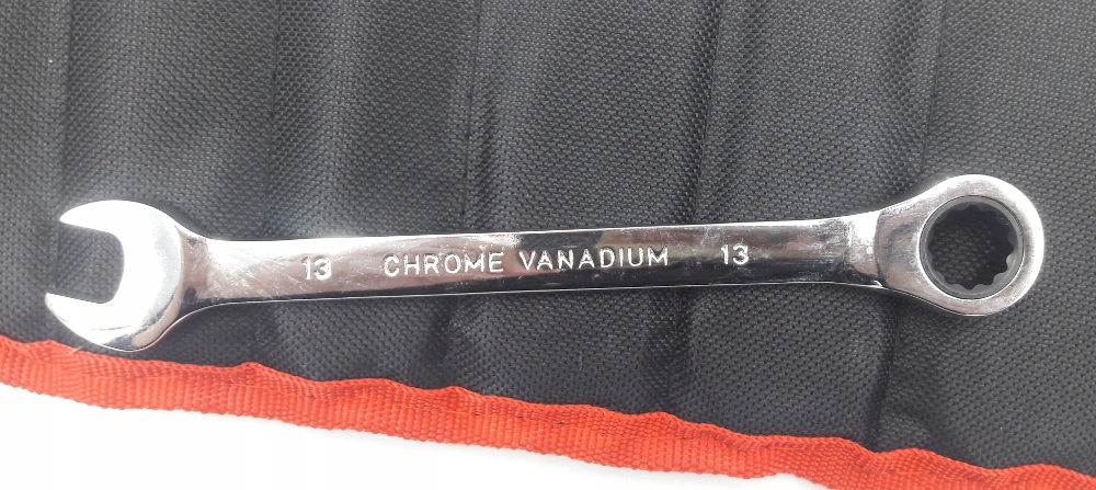 KLUCZE PLASKO OCZKOWE Z GRZECHOTKA 12 KLUCZY 8 19 Producent code SK 012 03