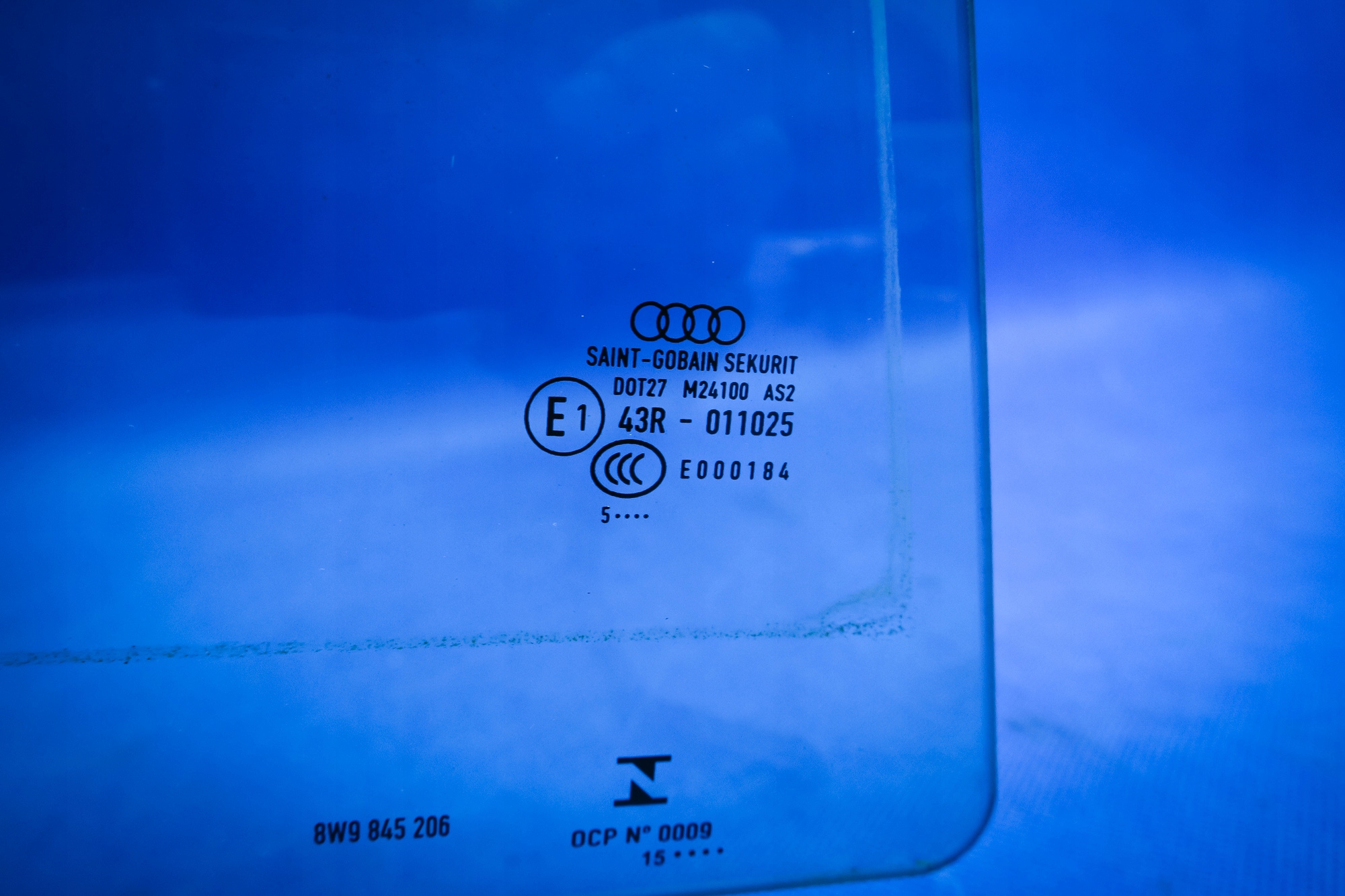 window door right rear part Audi A4 8W Avant 8W9845206