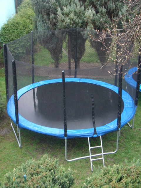 Siatka zewnętrzna do trampoliny 14Ft, 426-432cm, na 8 słupów.