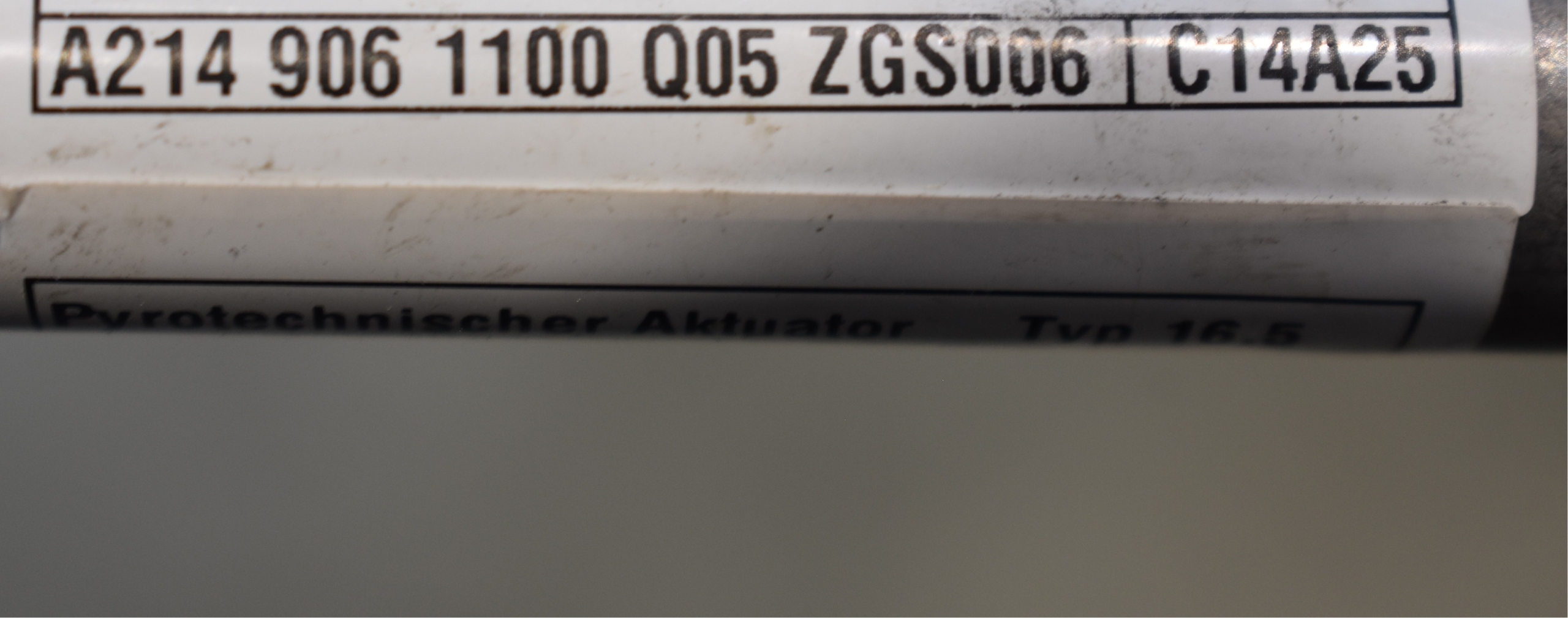 perfect condition NABOJ PIROTECHNICZNY bonnets MERCEDES W214 1