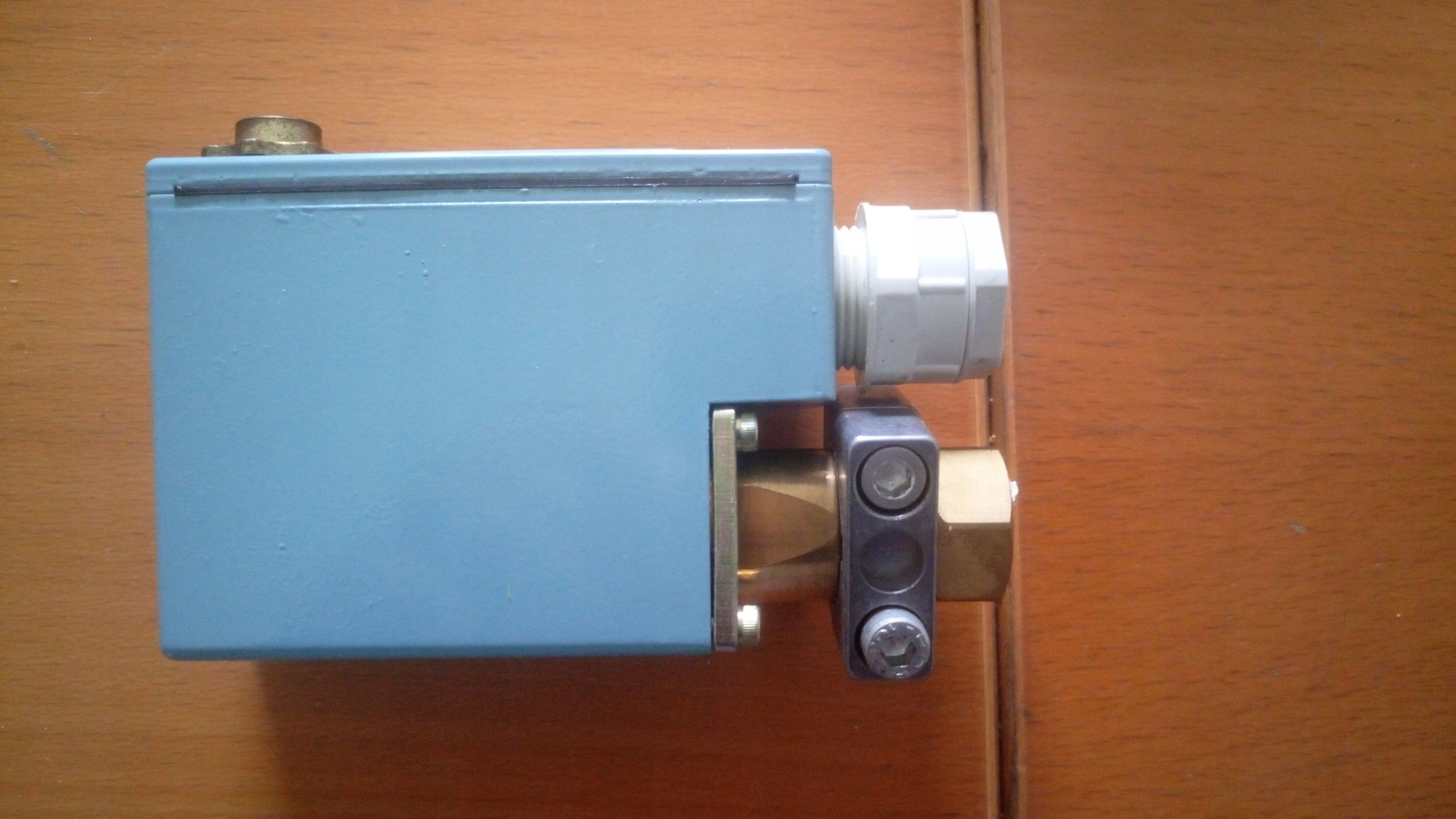 Реле давления Telemecanique XMJ-A0127