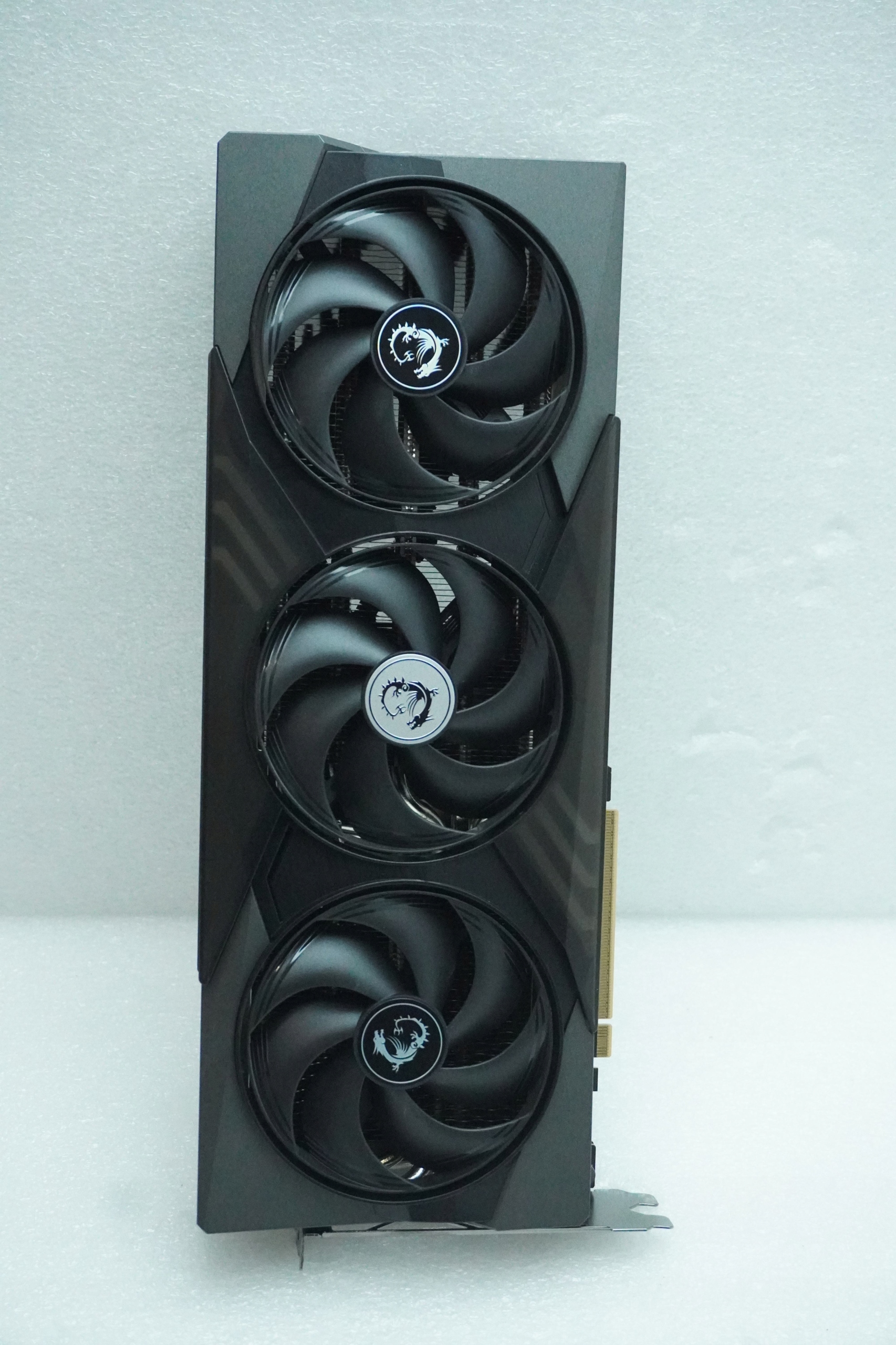 P*o様 MSI GeForce RTX5070 OCEDITION MSI GeForce RTX 5070 Ventus 2X OC White | Wynajem w Plenti