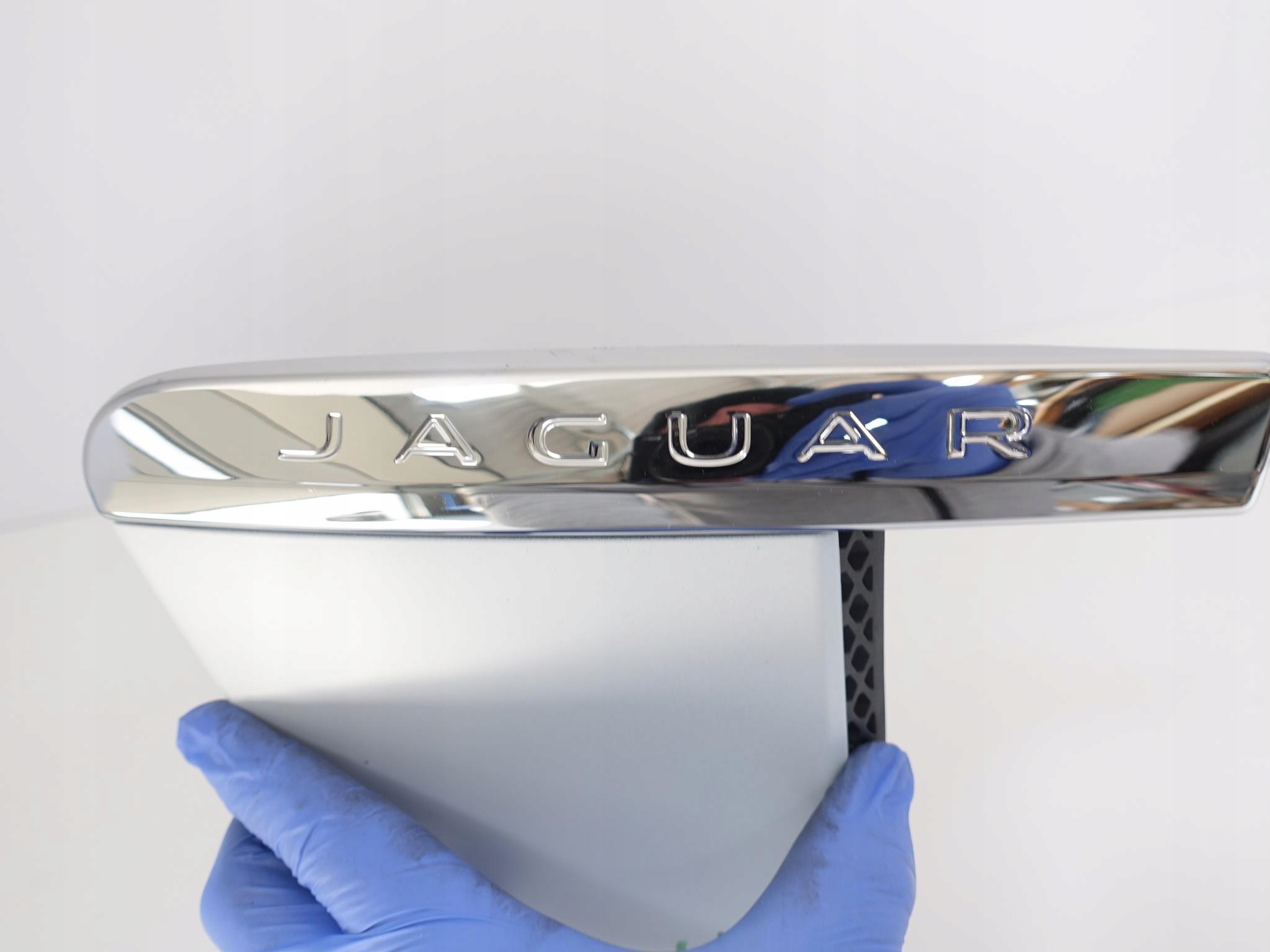 JAGUAR XF LIFT 11-15 moulding left W fender front