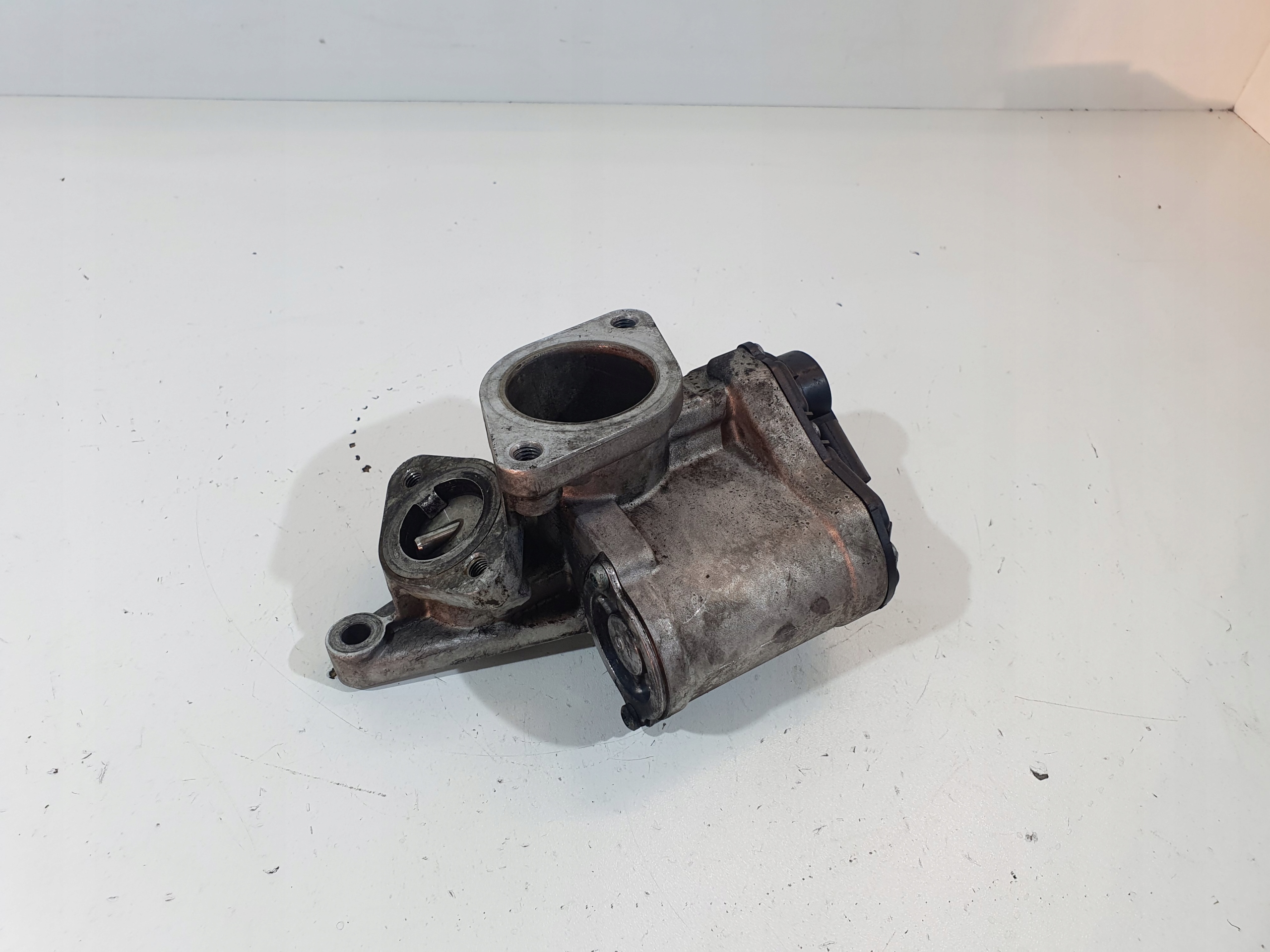 A2C53025930 8200609274 - КЛАПАН РЕЦИРКУЛЯЦИИ ОТРАБОТАВШИХ ГАЗОВ RENAULT SCENIC 1.9 DCI A2C53026301