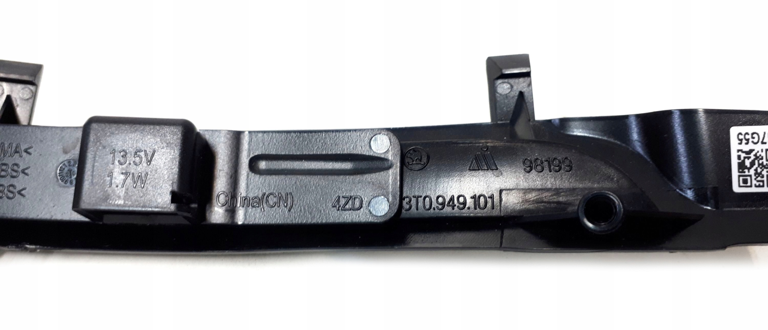 KIERUNKOWSKAZ LUSTERKA LEWY OE OCTAVIA 2 SUPERB II Typ samochodu Samochody osobowe