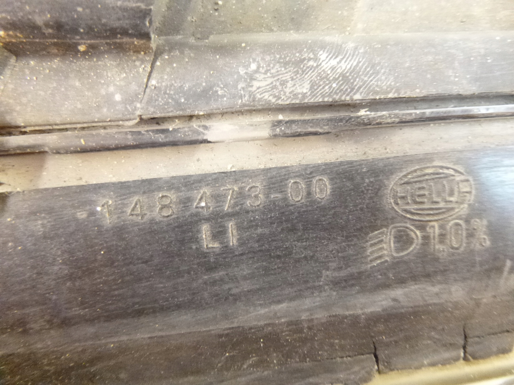 light front left Audi A6 C5 Xenon 2000r. HELLA